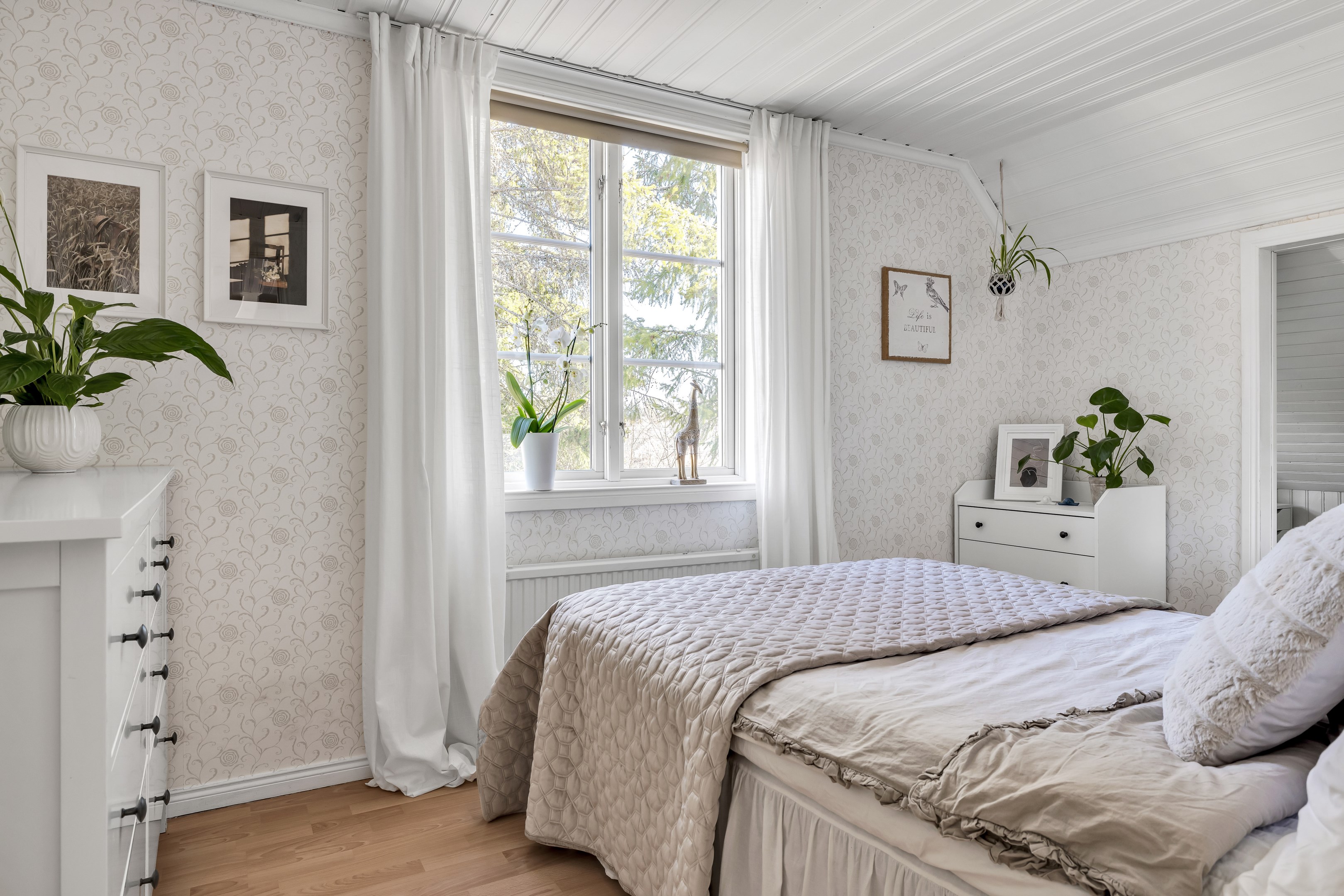 Bostadsbild från Hasselvägen 24, Såld i Storvreta, Uppsala