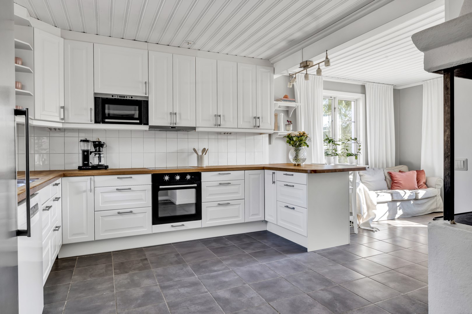 Bostadsbild från Hasselvägen 24, Såld i Storvreta, Uppsala