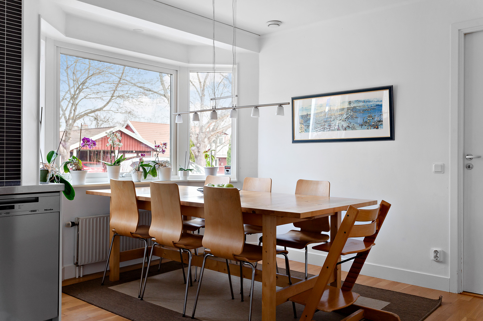 I köket finns ett fint burspråk