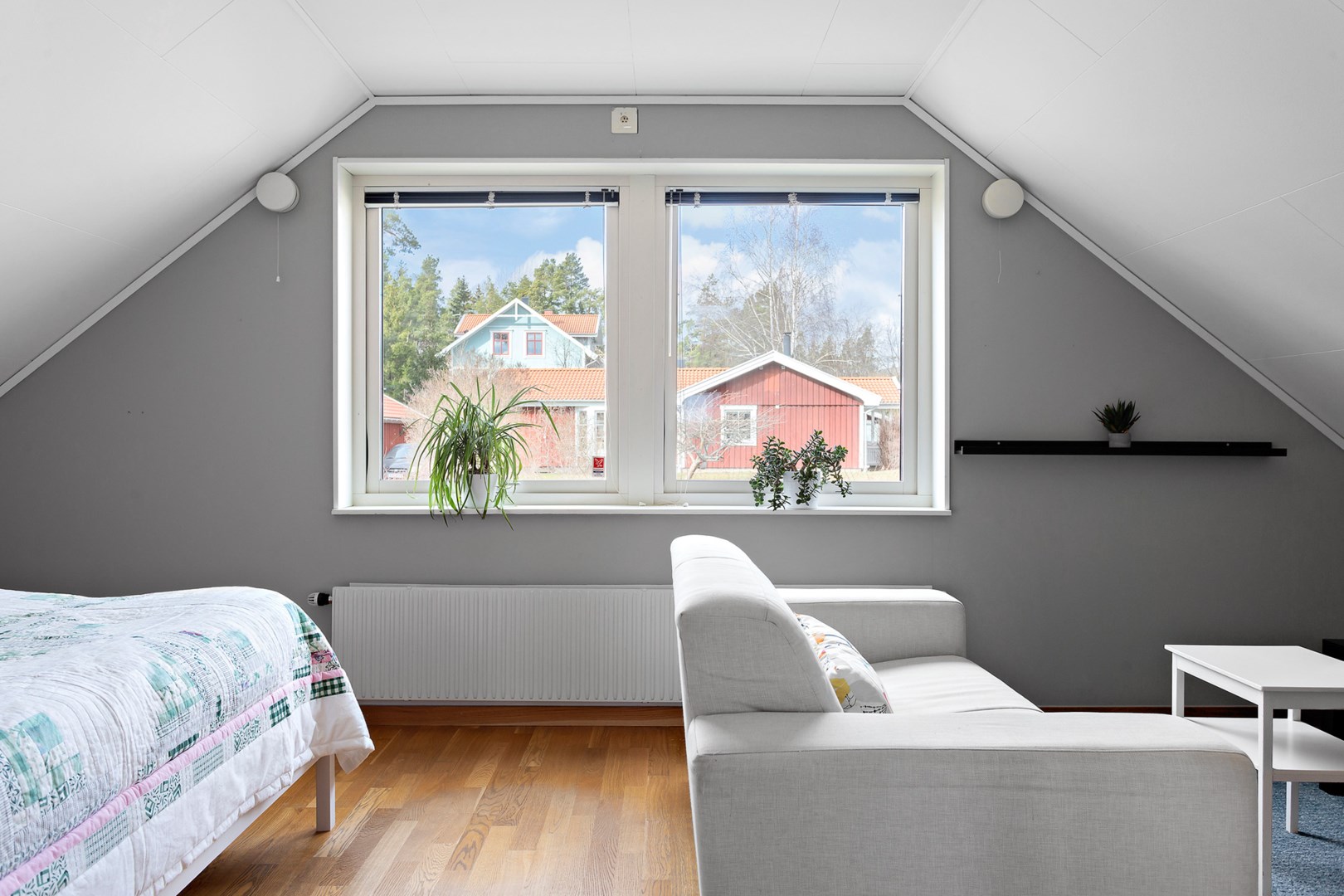 Sovrum 3 är stort nog att dela av till två rum om man så önskar