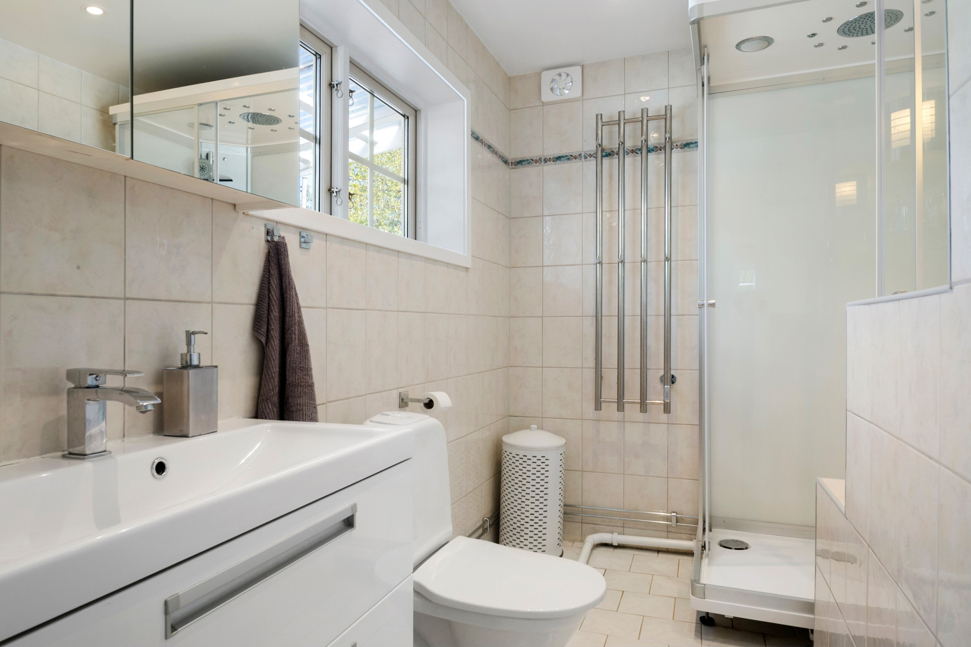 Bostadsbild från Sockenvägen 62, Såld i Södra Lännersta, Nacka