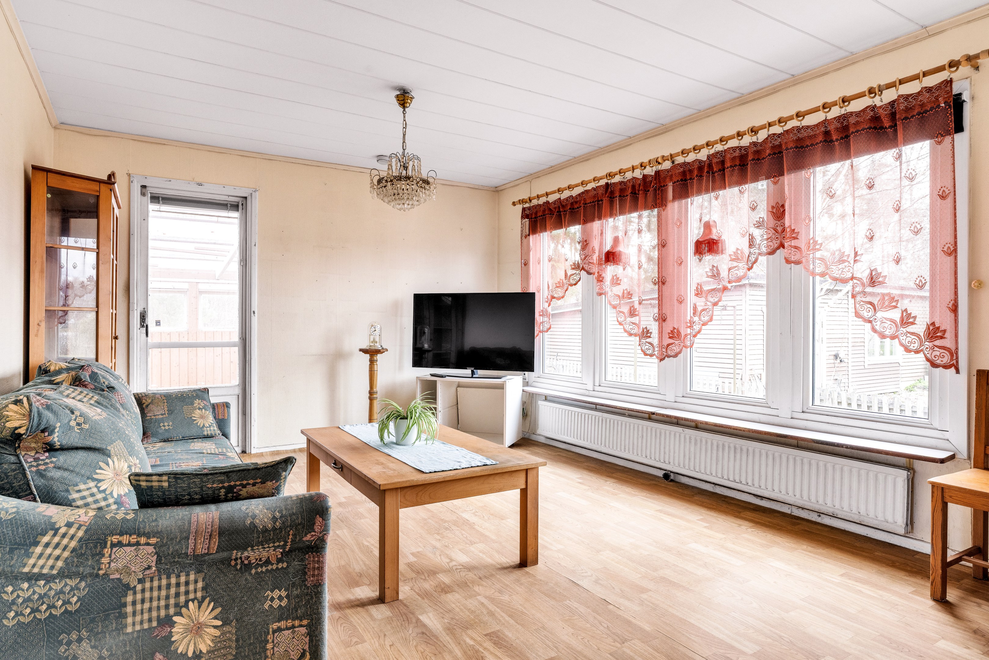 Bostadsbild från Tårpilsvägen 26, Såld i Lövstalöt, Uppsala