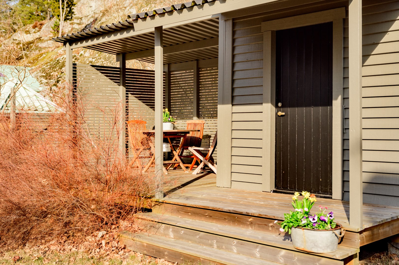 Middagsterrass med kallförråd/övernattning för sommargäster