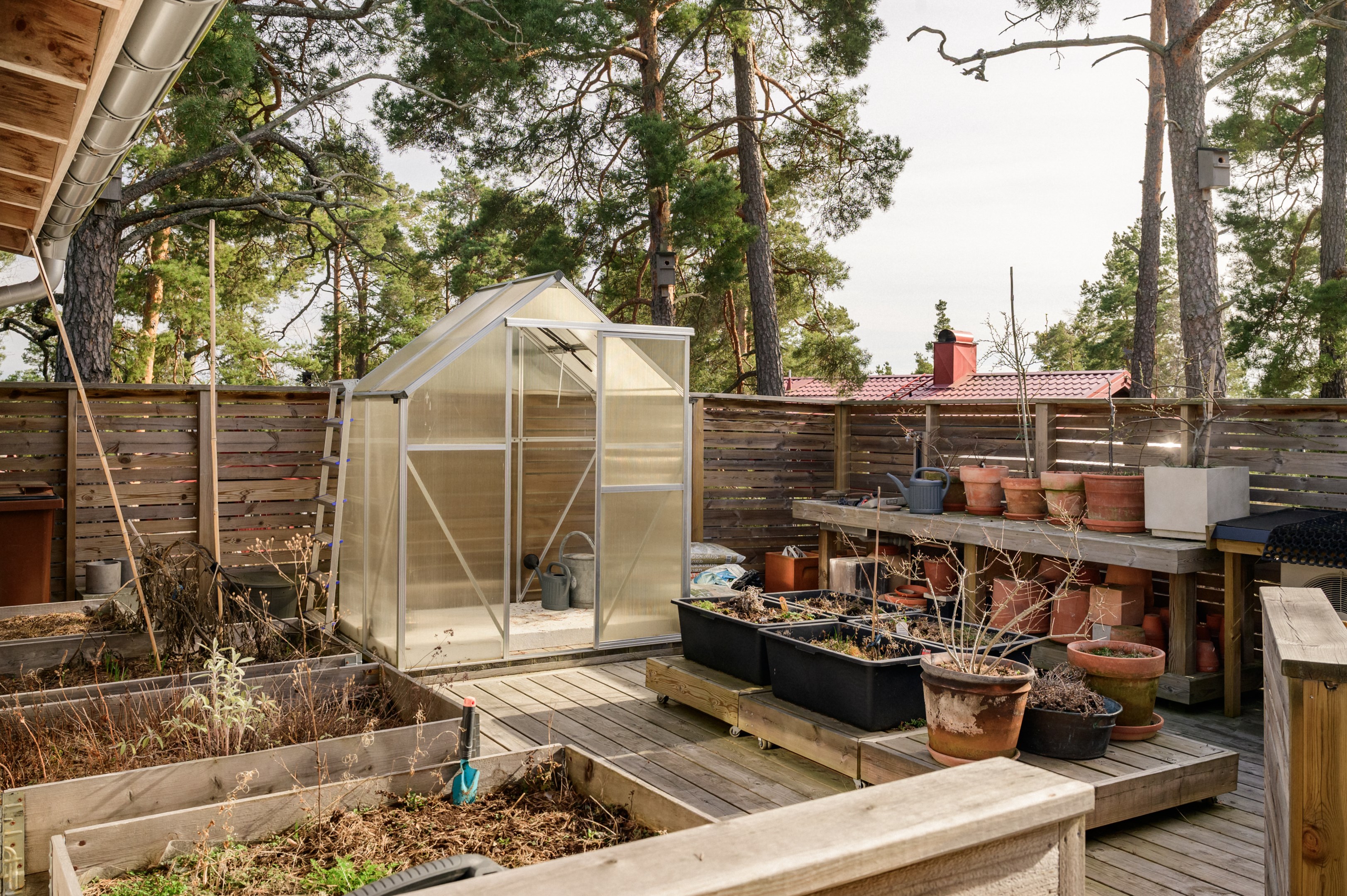 Ingägnad köksträdgård & växthus