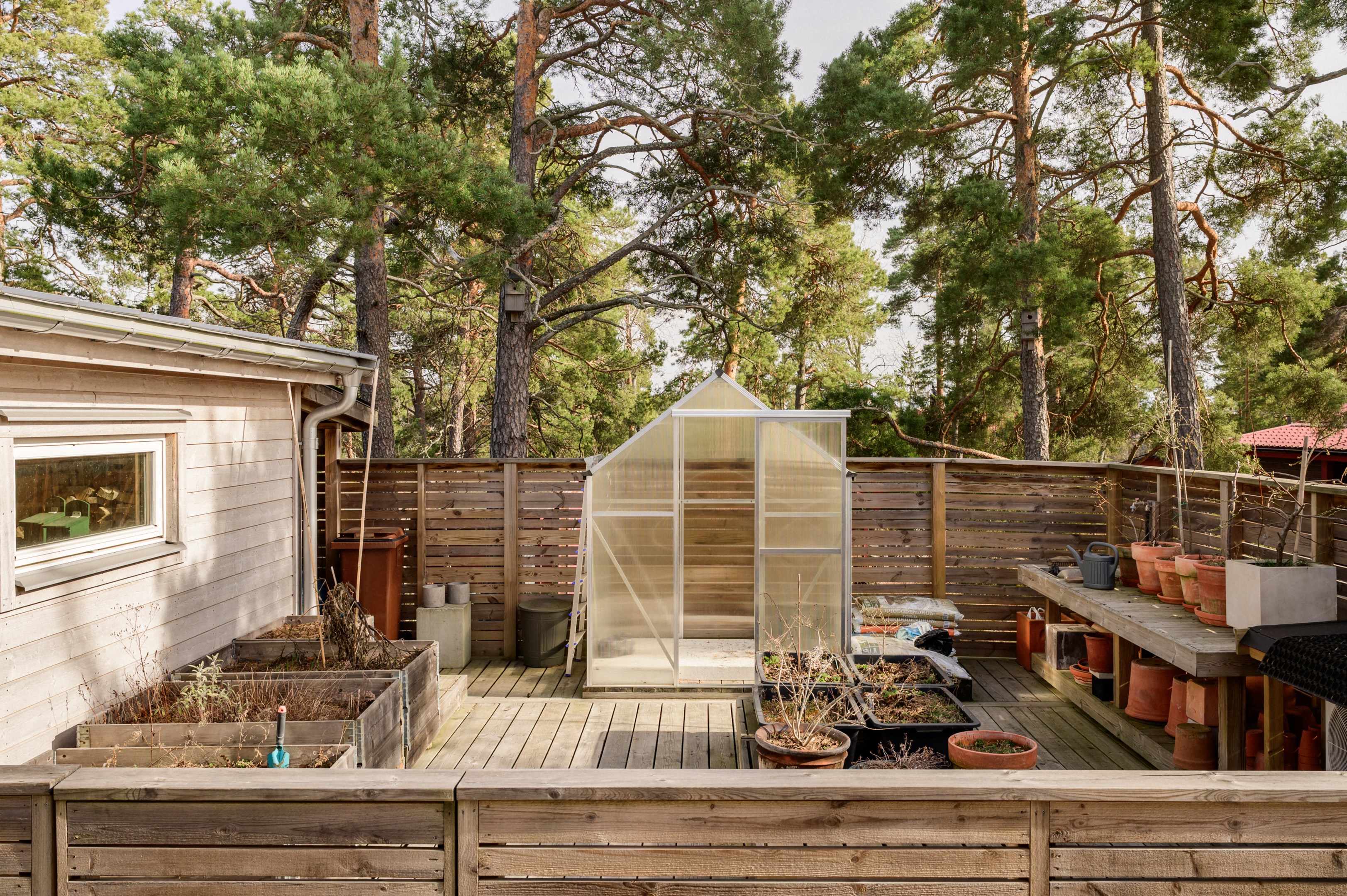 Ingägnad köksträdgård & växthus