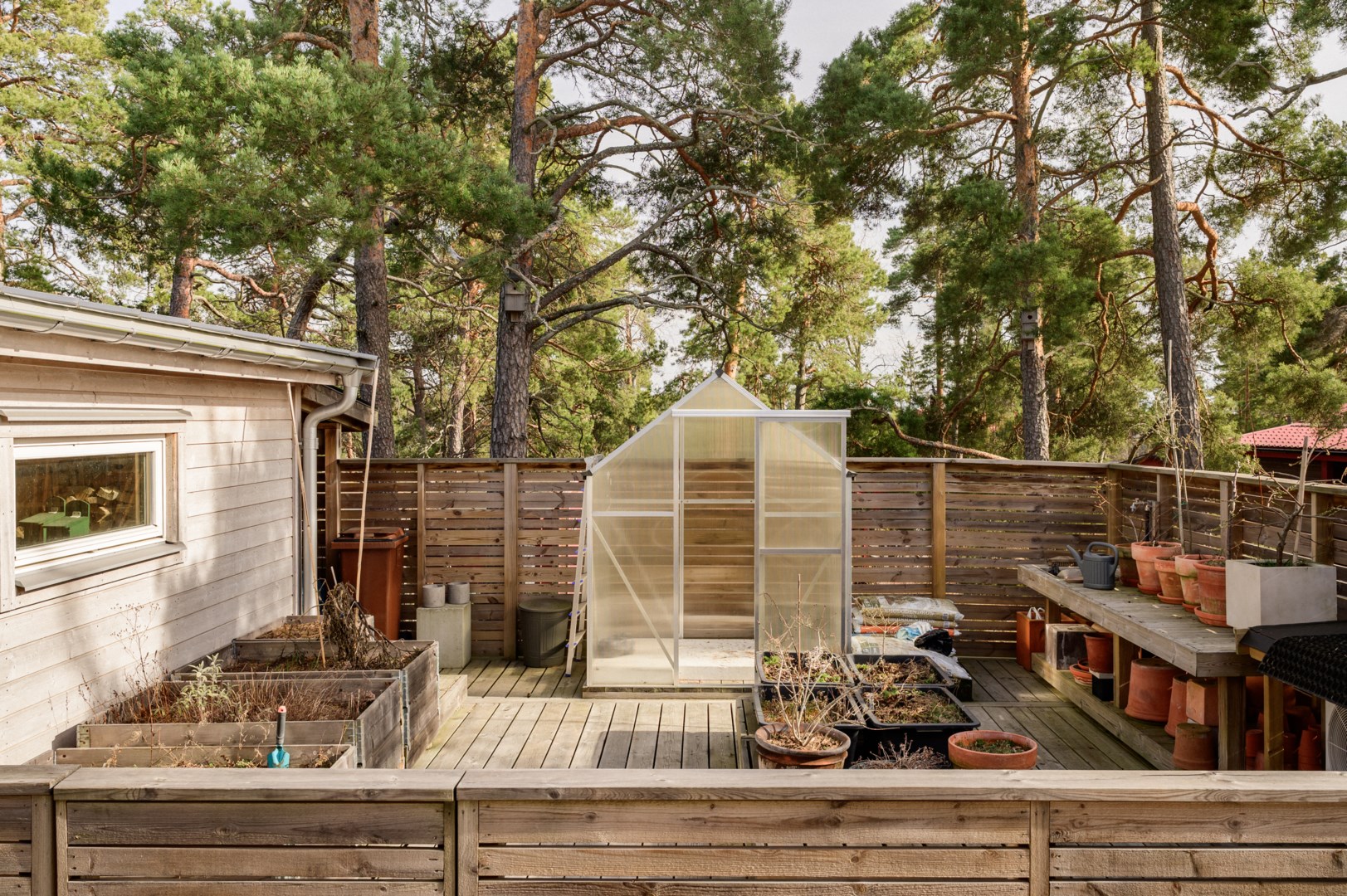 Ingägnad köksträdgård & växthus