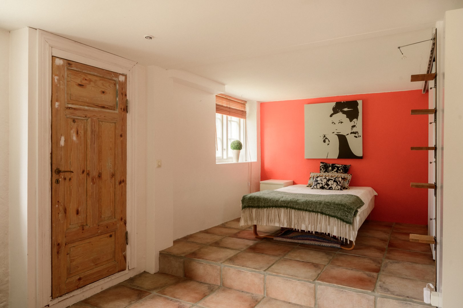 Tonårsrum/kontor/gym med egen entré källarvåning