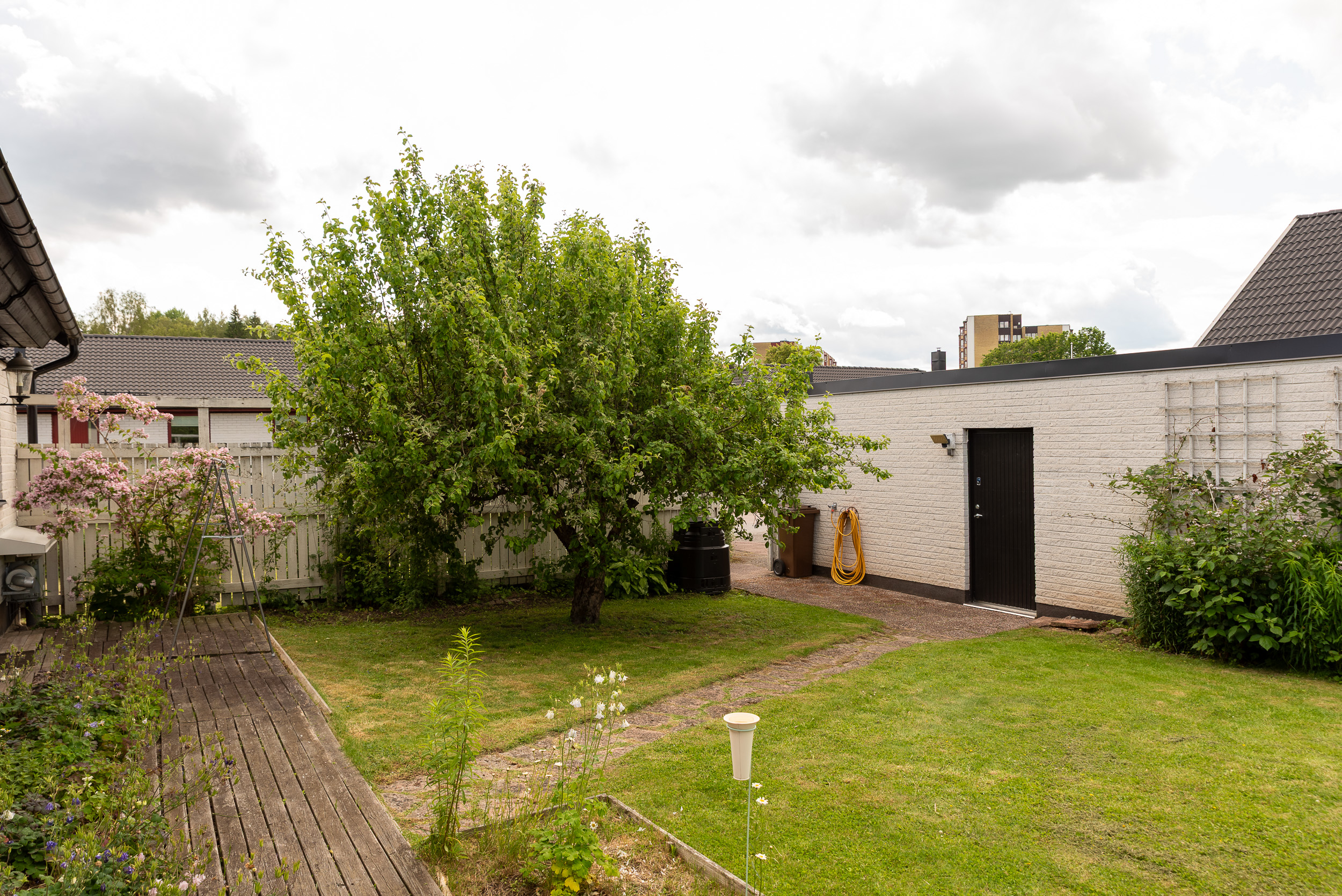 Bostadsbild från Trestegsgatan 8, Såld i Rönnby, Västerås