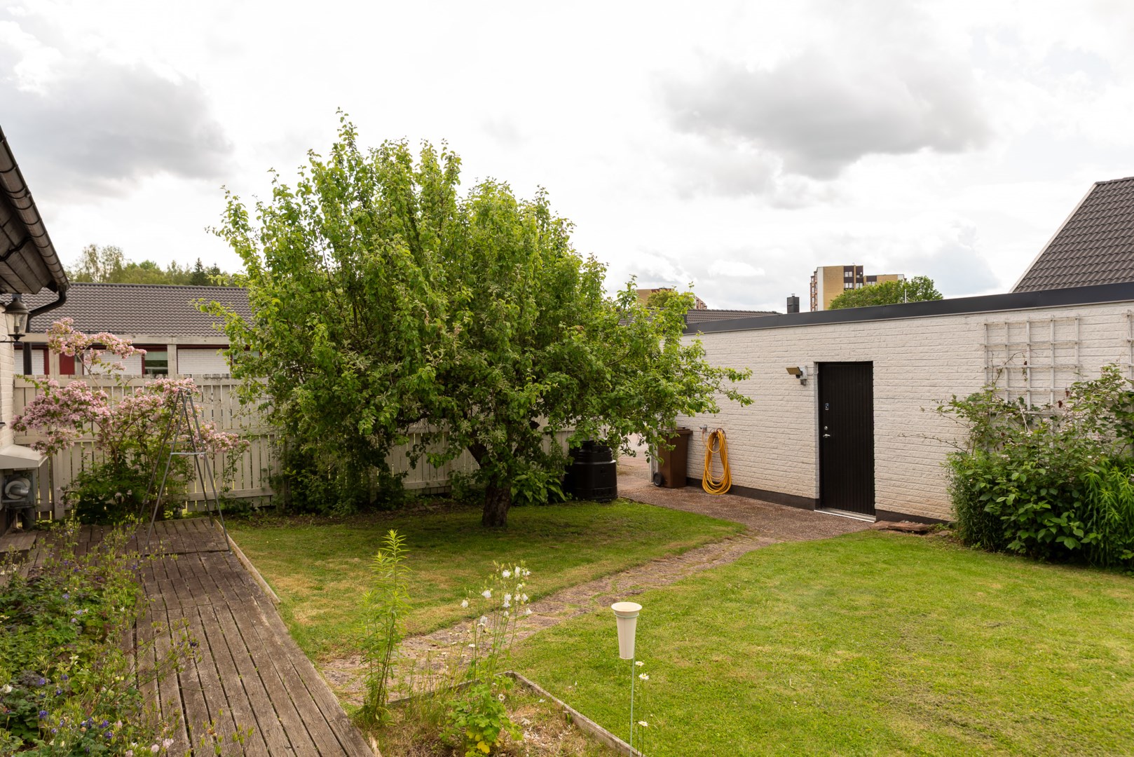 Bostadsbild från Trestegsgatan 8, Såld i Rönnby, Västerås