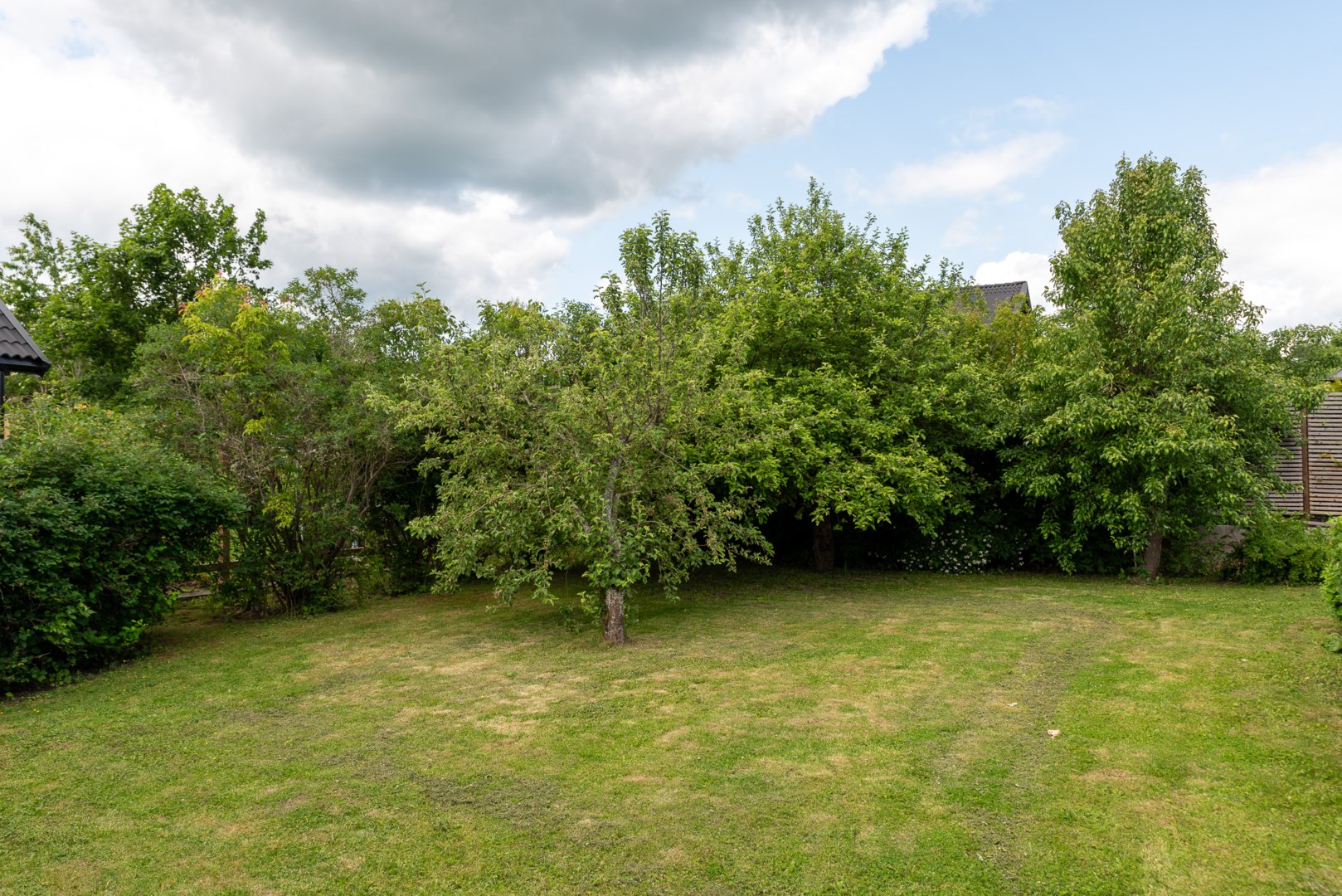 Bostadsbild från Trestegsgatan 8, Såld i Rönnby, Västerås