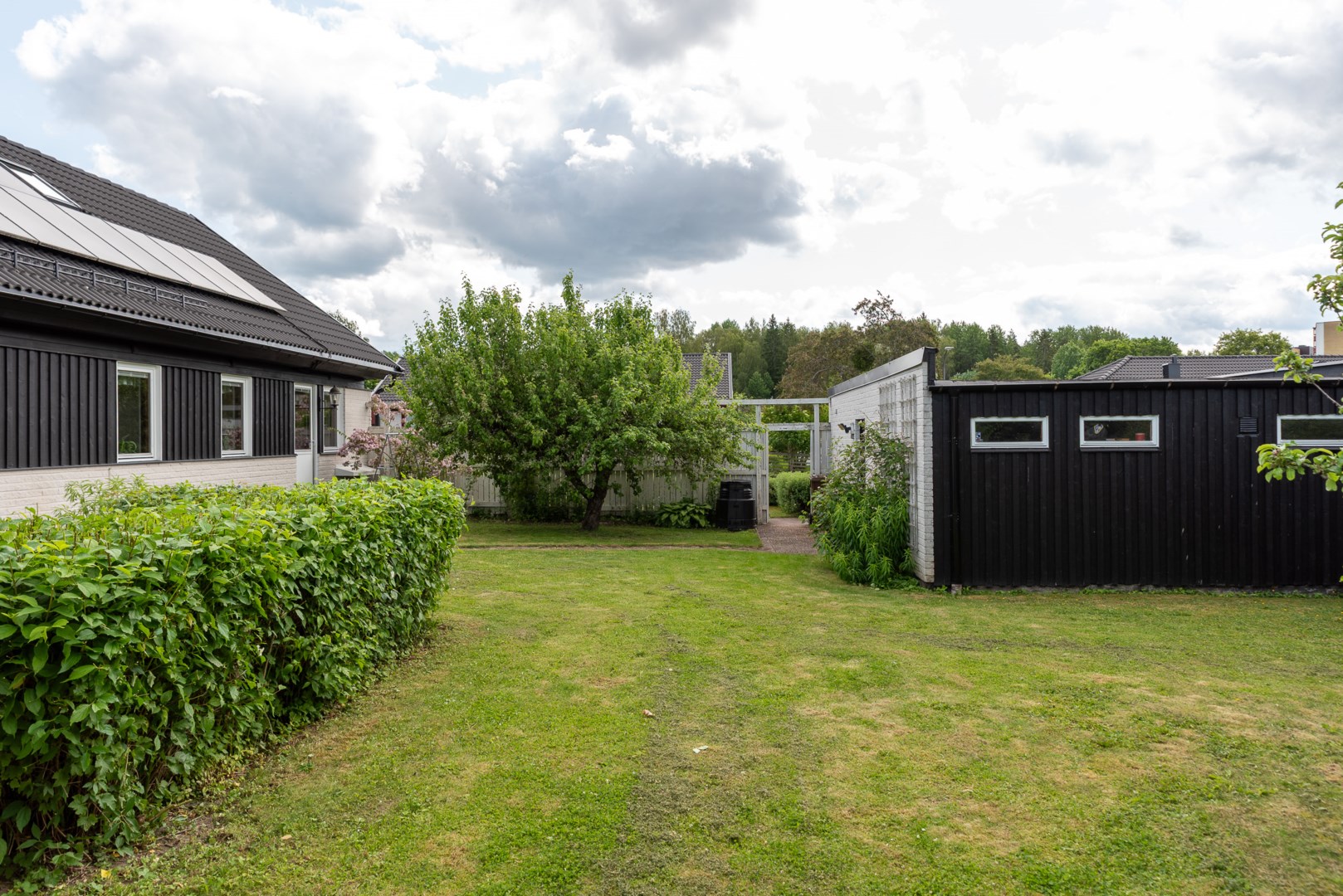 Bostadsbild från Trestegsgatan 8, Såld i Rönnby, Västerås