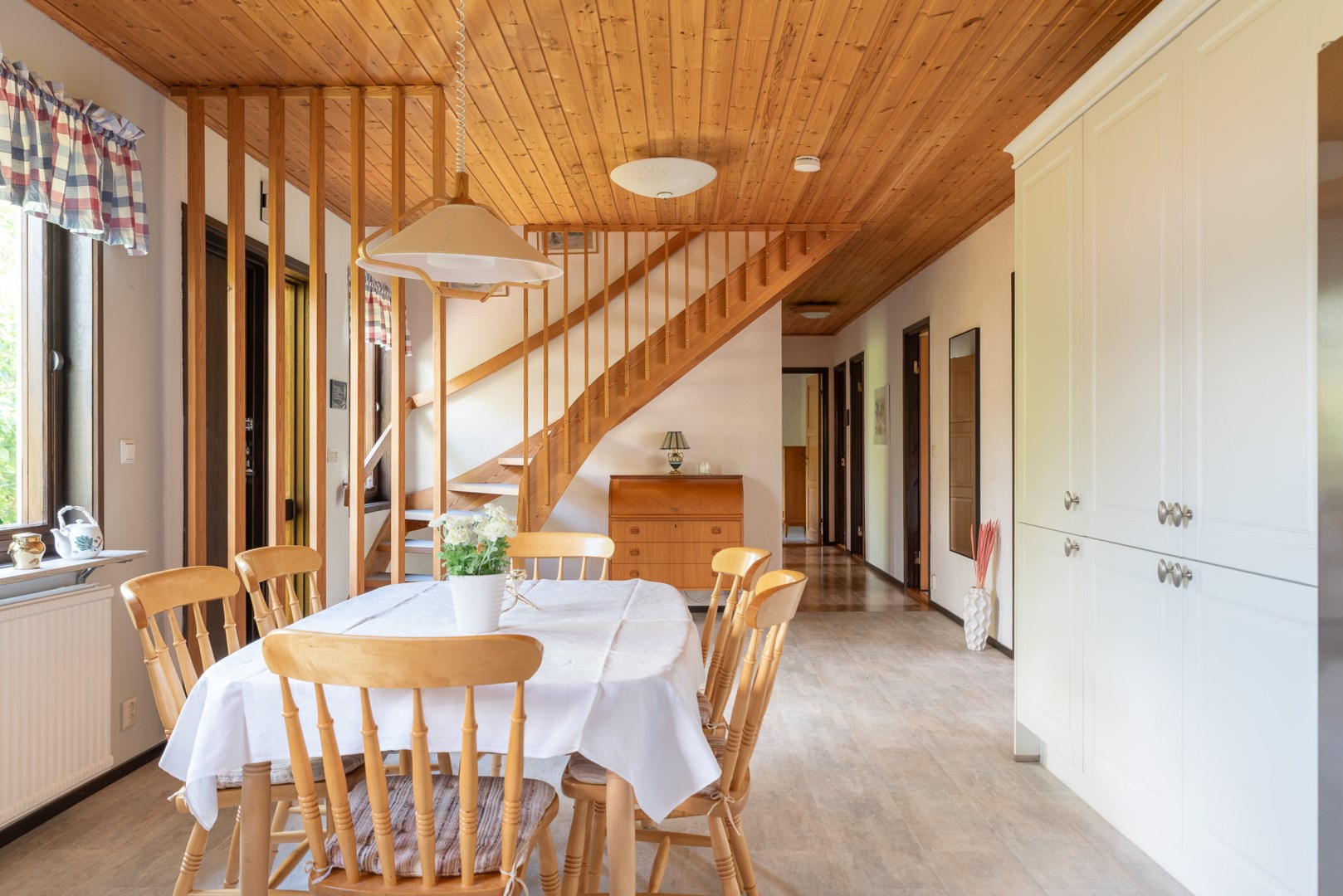 Bostadsbild från Trestegsgatan 8, Såld i Rönnby, Västerås