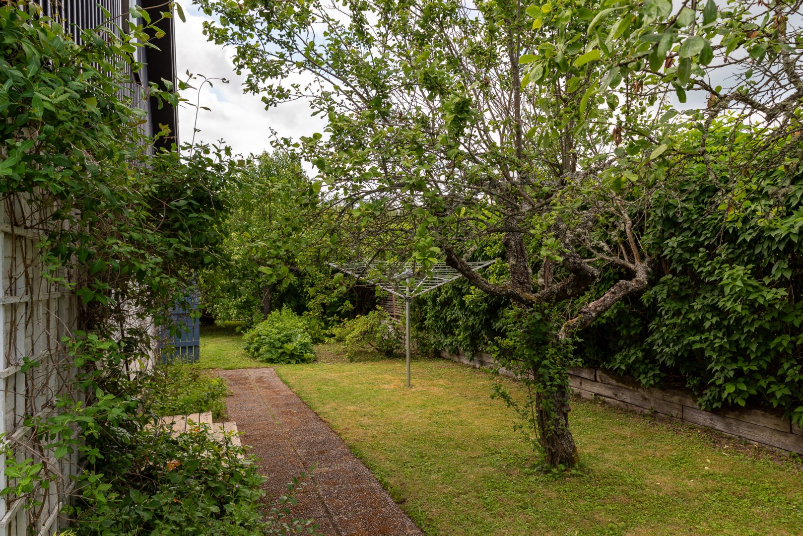 Bostadsbild från Trestegsgatan 8, Såld i Rönnby, Västerås