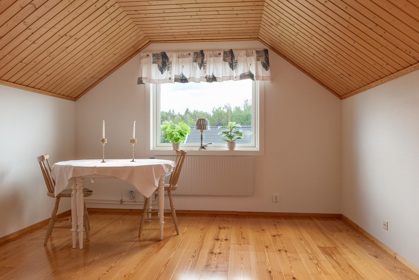 Bostadsbild från Trestegsgatan 8, Såld i Rönnby, Västerås