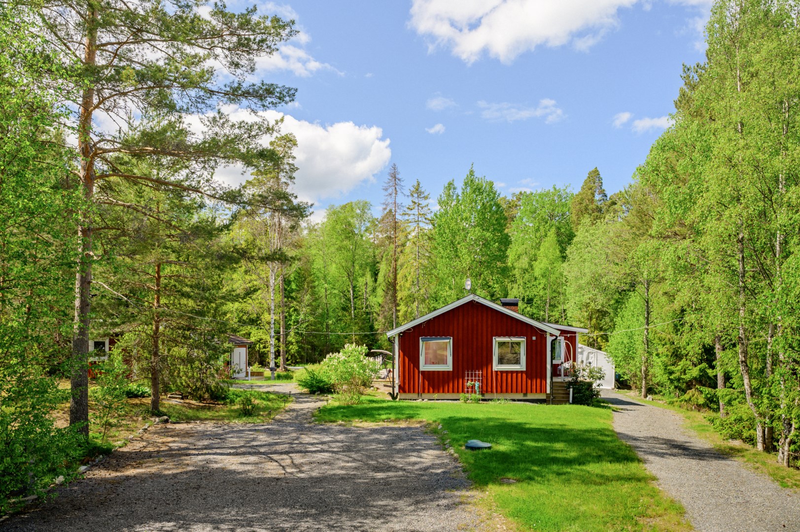 Dubbla infarter med bra parkeringsmöjligheter