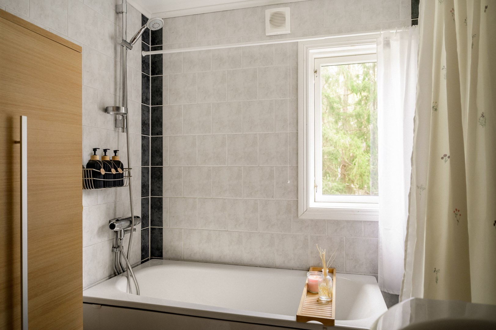 Bostadsbild från Hanskrokavägen 21, Såld i Skälsmara, Värmdö