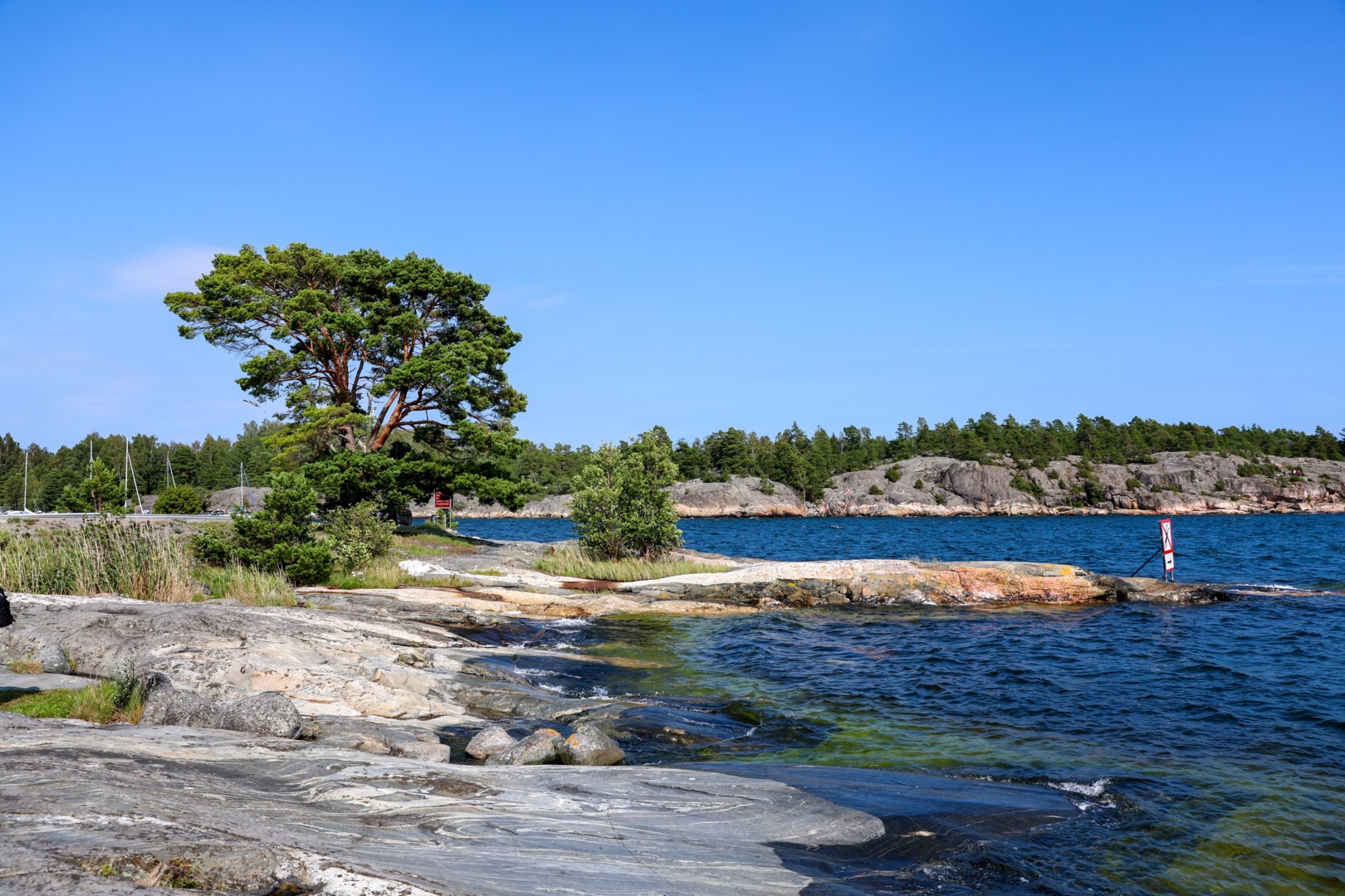 Klippbad vid Björkviks brygga.