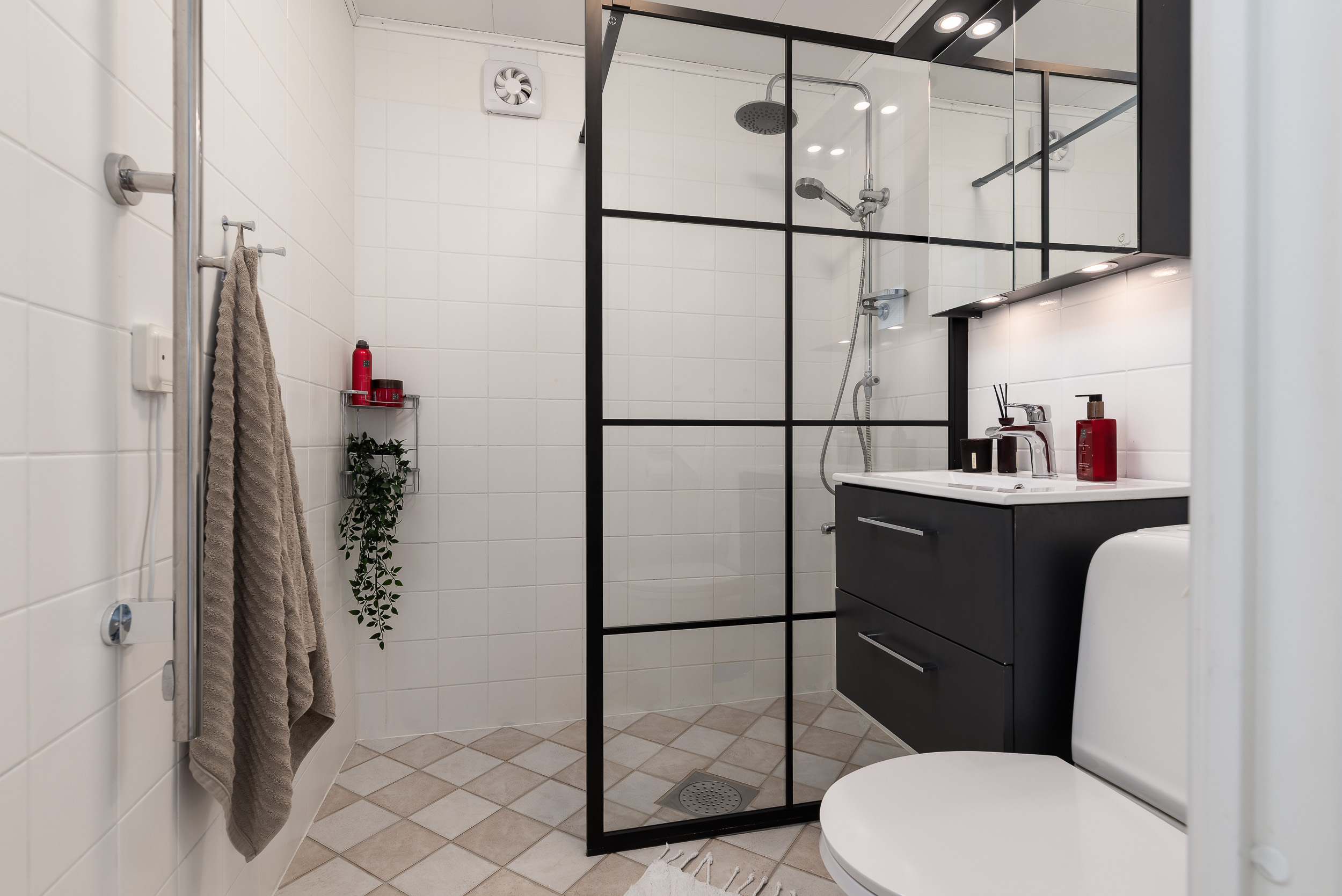 Bostadsbild från Lövstagatan 91, Såld i Malmaberg, Västerås