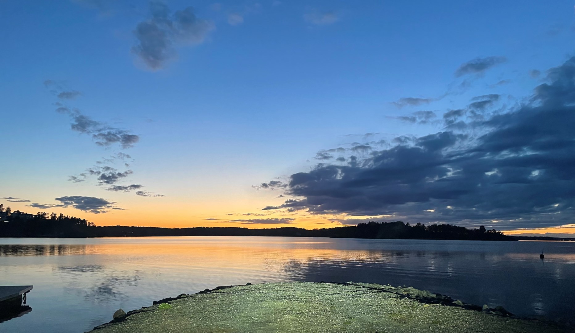 Solnedgång över fjärden.