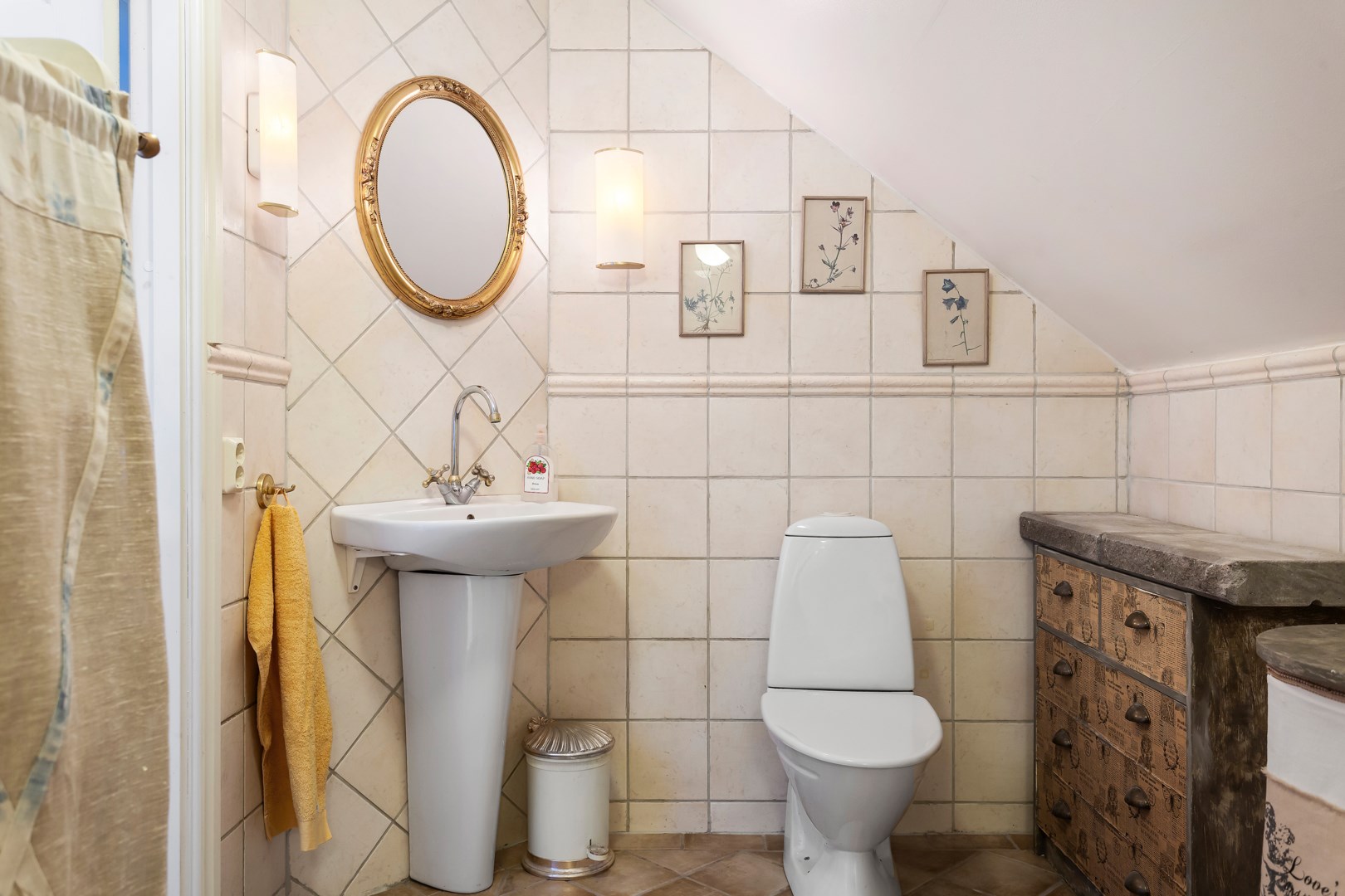 Bostadsbild från Rensättra gränd 2, Såld i Rensättra, Nacka