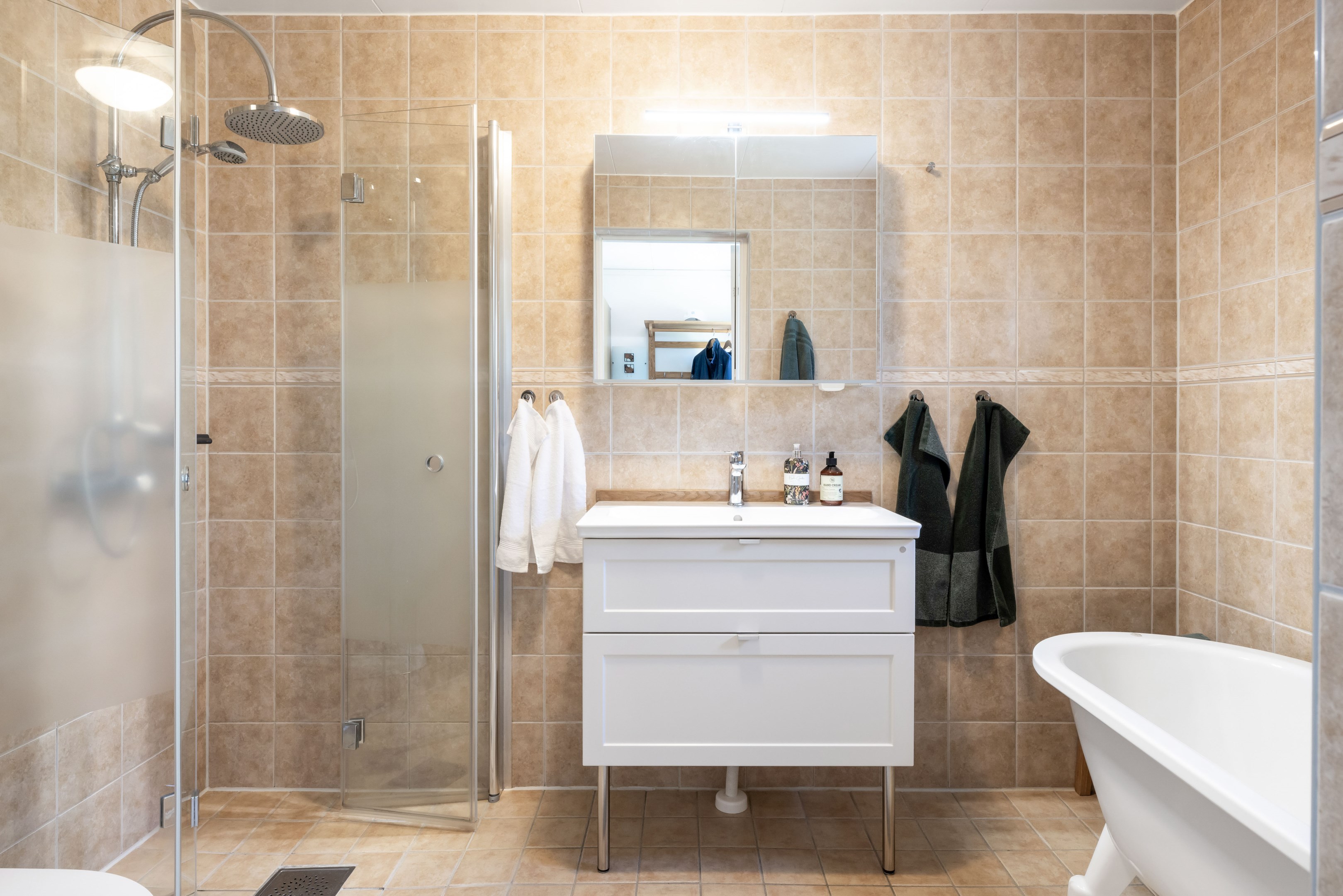 Bostadsbild från Vreta strandväg 50, Såld i Vreta, Uppsala