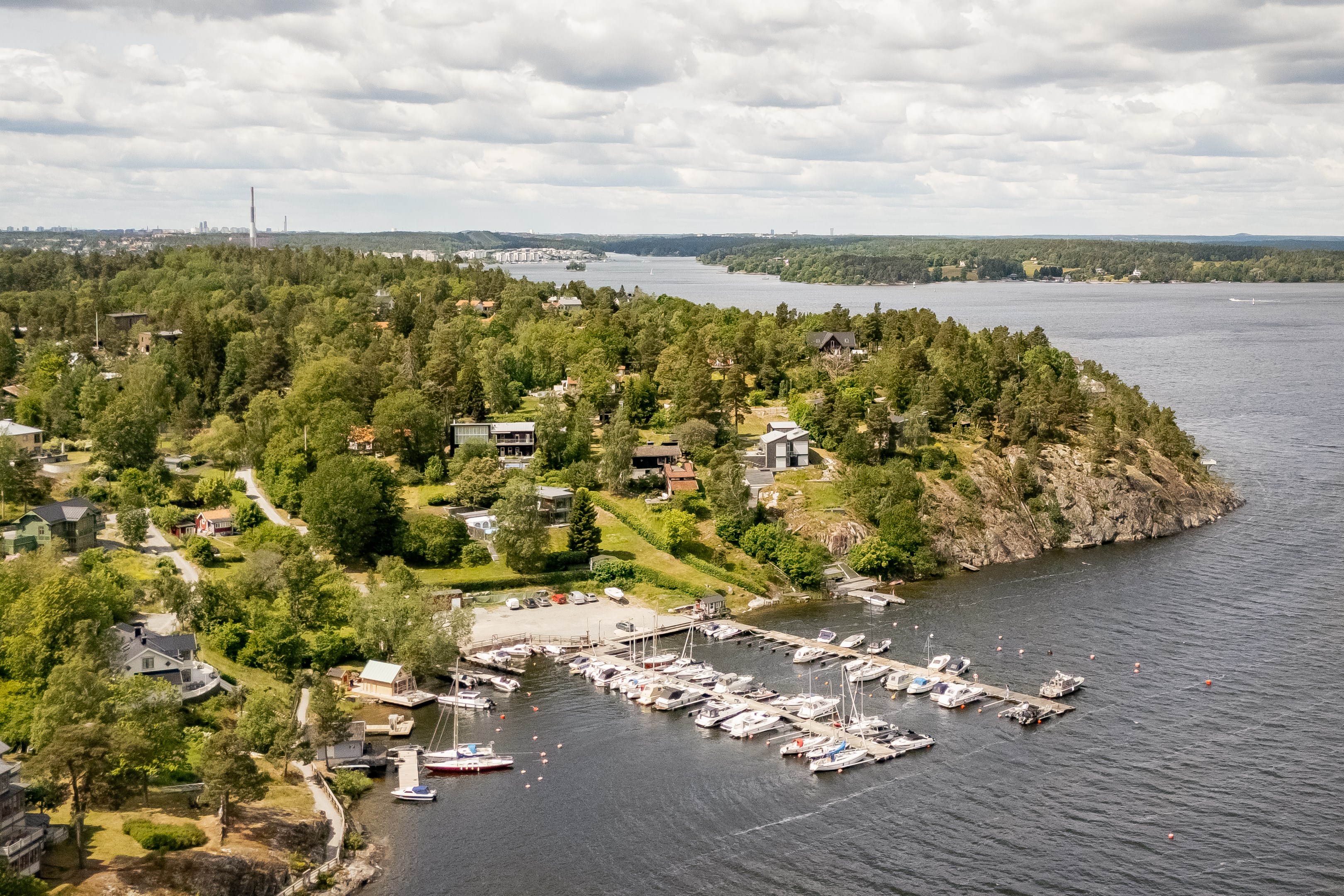 Bostadsbild från Risvägen 30, Såld i Vikingshill, Nacka