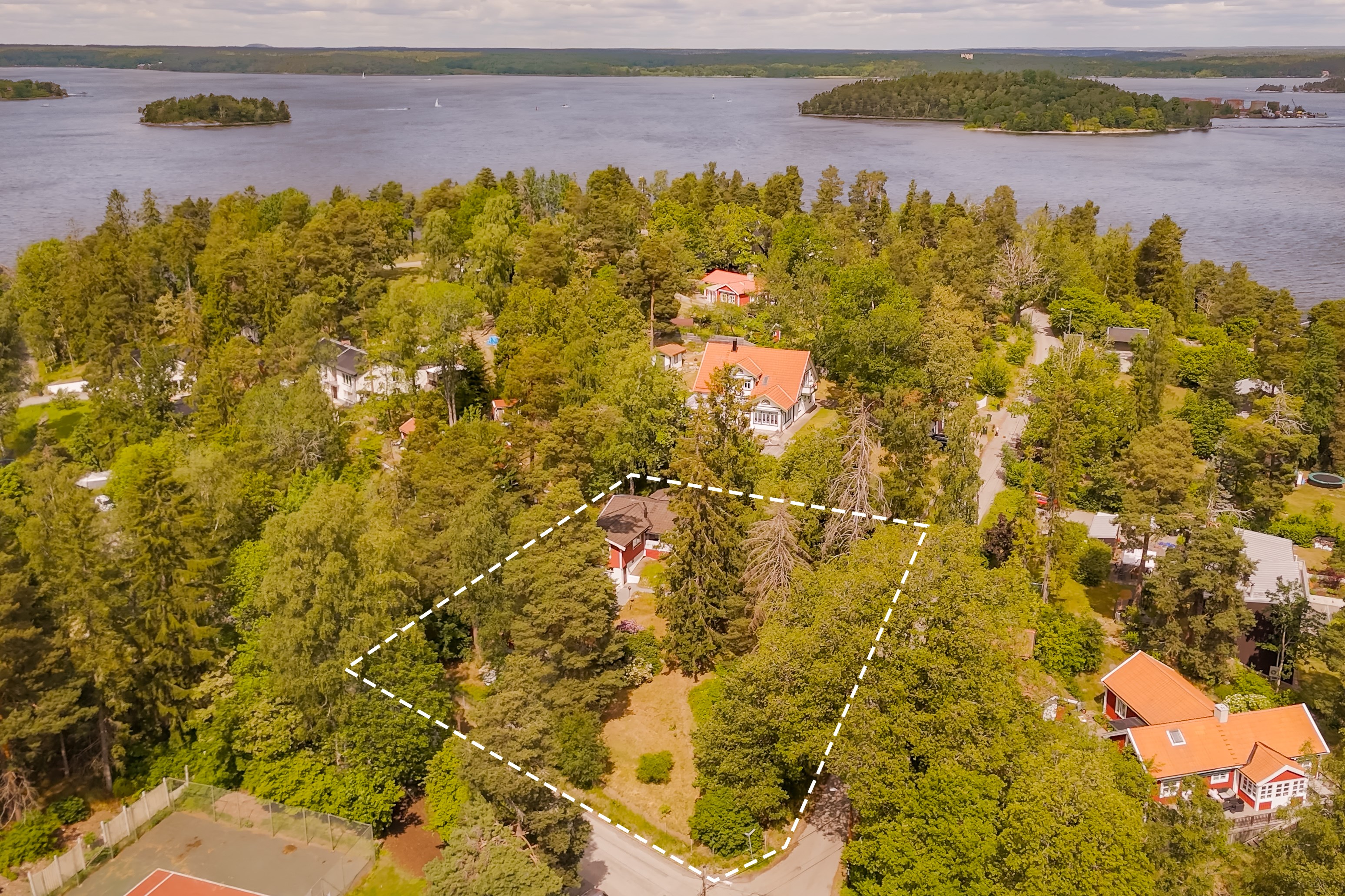 Bostadsbild från Risvägen 30, Såld i Vikingshill, Nacka