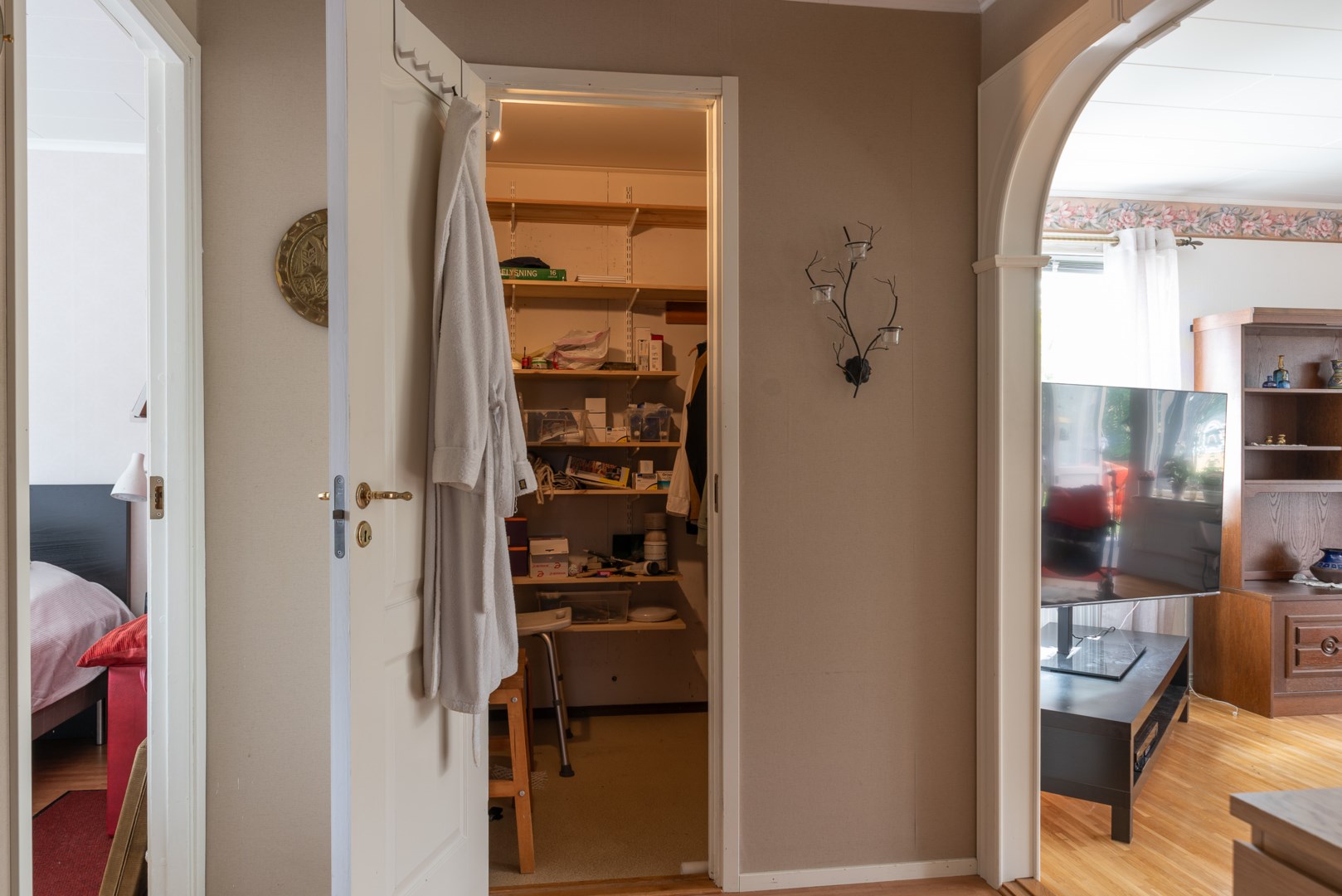 Bostadsbild från Iduns väg 6, Såld i Irsta, Västerås