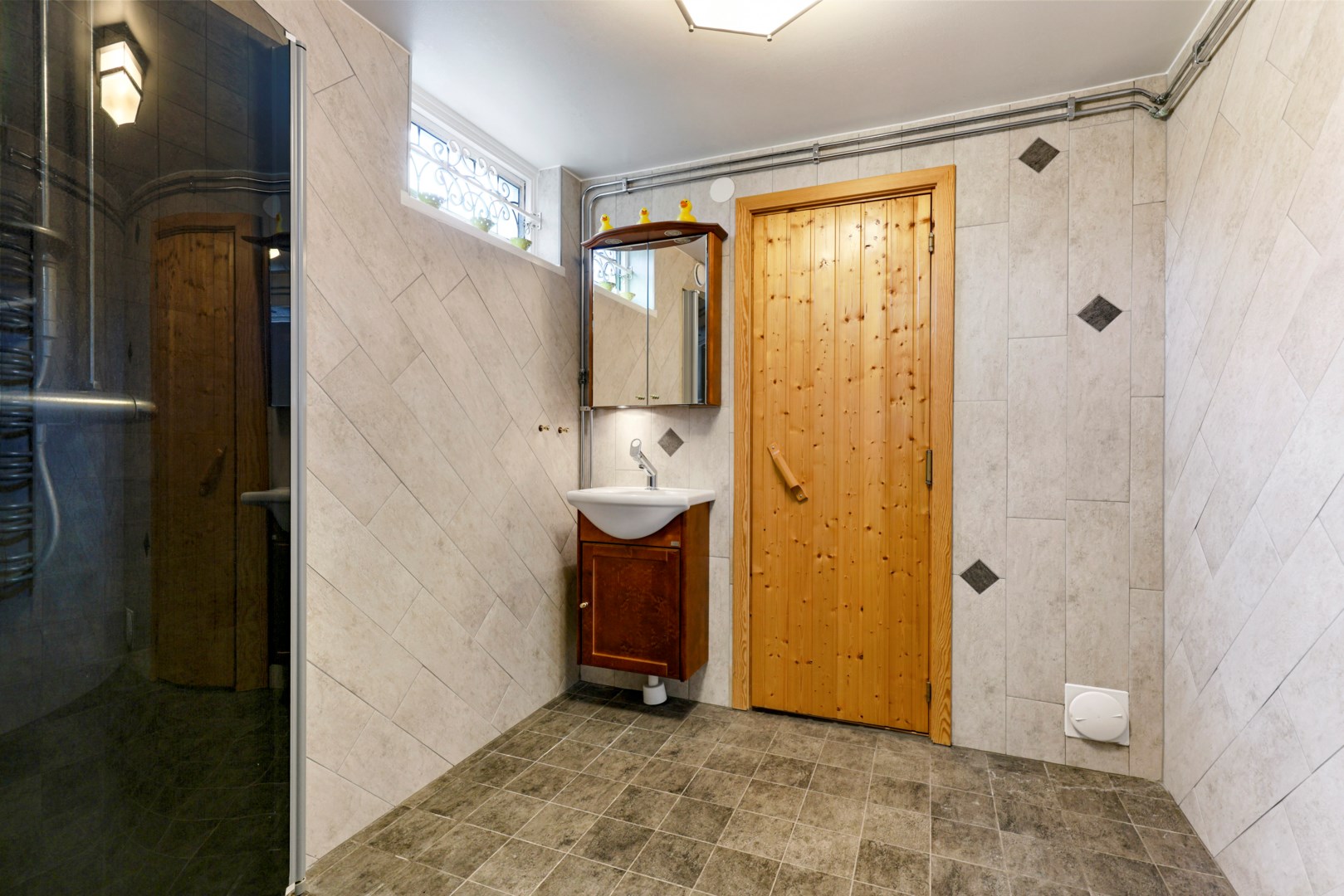 Bostadsbild från Uddnäsvägen 2, Såld i Gimo, Östhammar