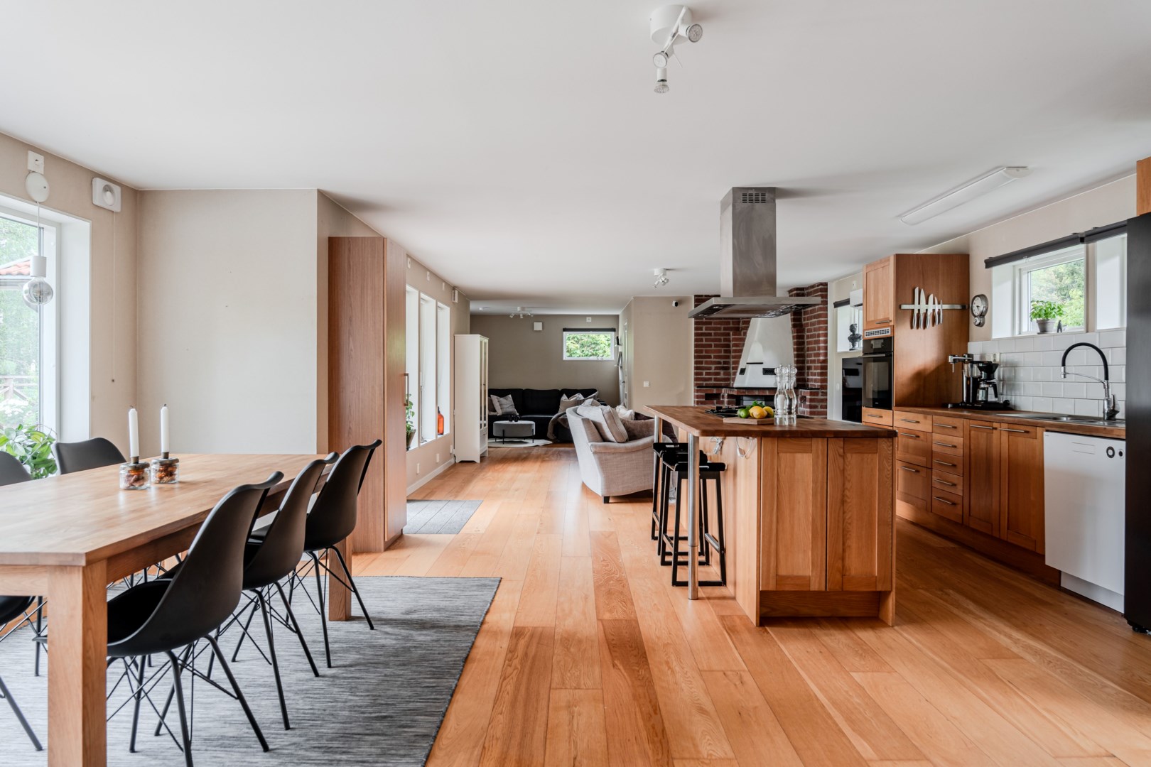 Bostadsbild från Strandsjövägen 42, Såld i Järlåsa, Uppsala