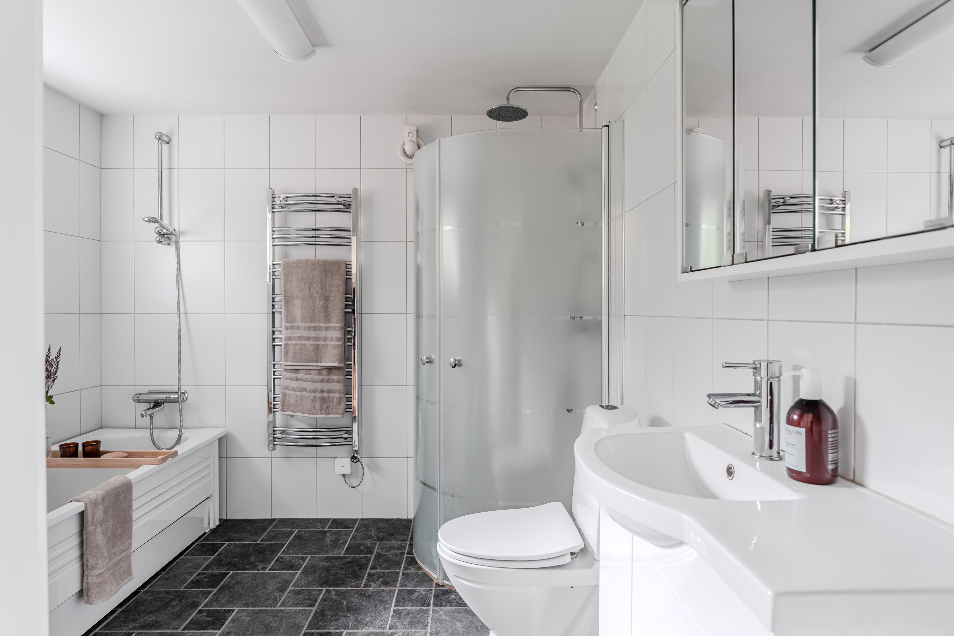 Bostadsbild från Strandsjövägen 42, Såld i Järlåsa, Uppsala