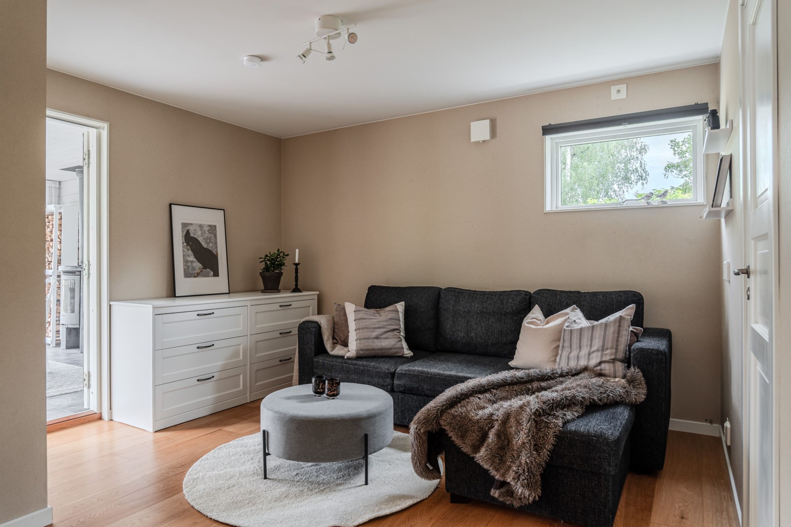 Bostadsbild från Strandsjövägen 42, Såld i Järlåsa, Uppsala