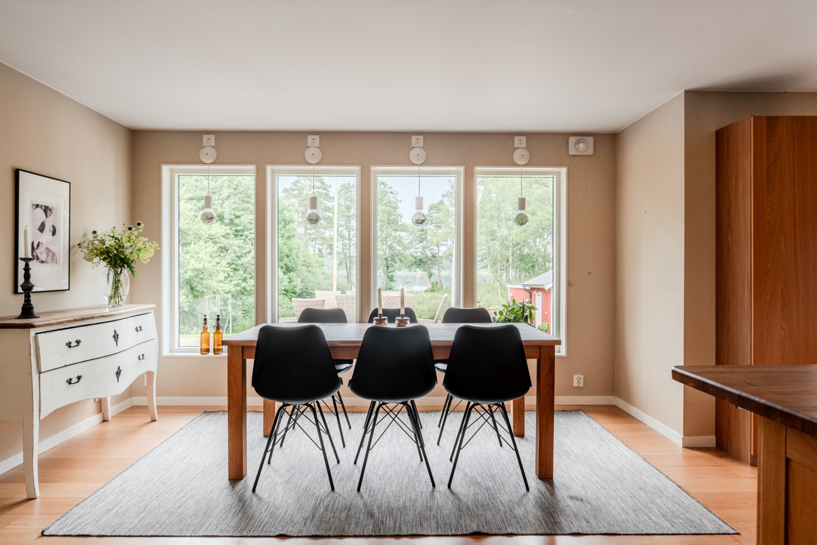 Bostadsbild från Strandsjövägen 42, Såld i Järlåsa, Uppsala