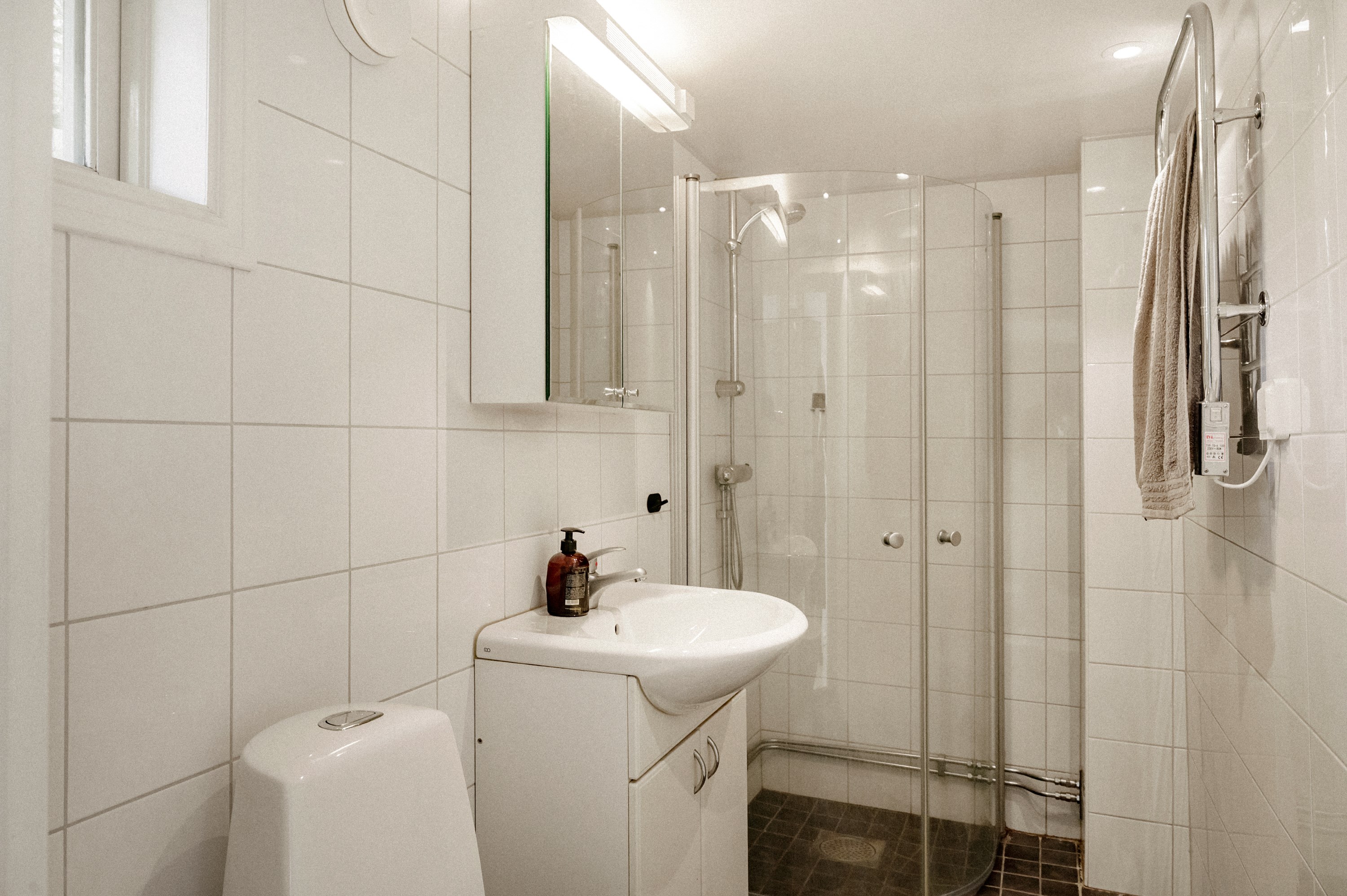 Bostadsbild från Drottningvägen 3, Till salu i Kummelnäs, Nacka