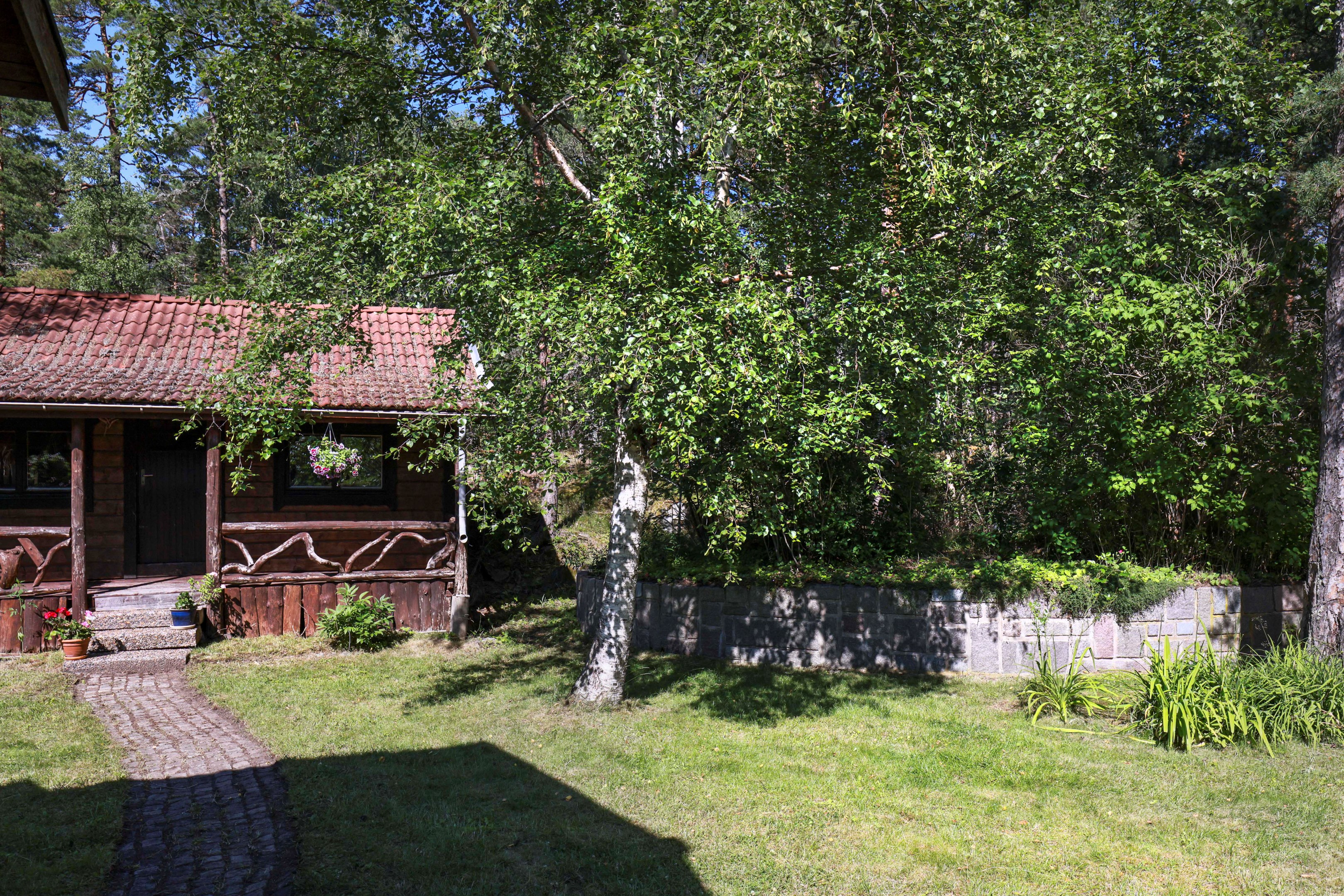 Bostadsbild från Bjurövägen 5, Kommande i Gräsö, Östhammar