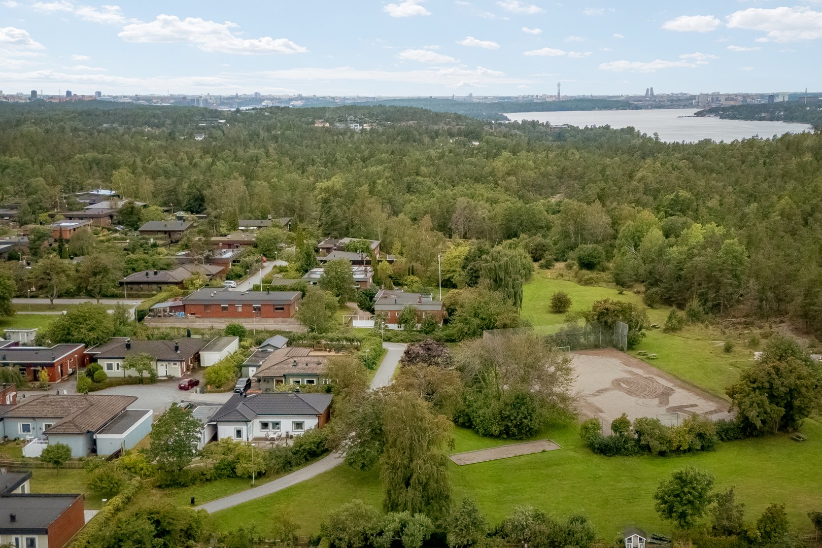 Bostadsbild från Kalvövägen 12, Såld i Krokhöjden, Nacka