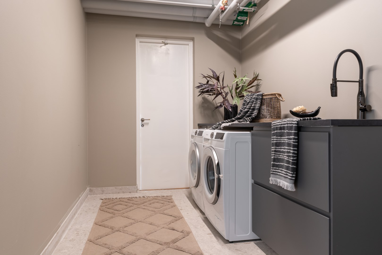 Bostadsbild från Lövstagatan 35, Såld i Malmaberg, Västerås