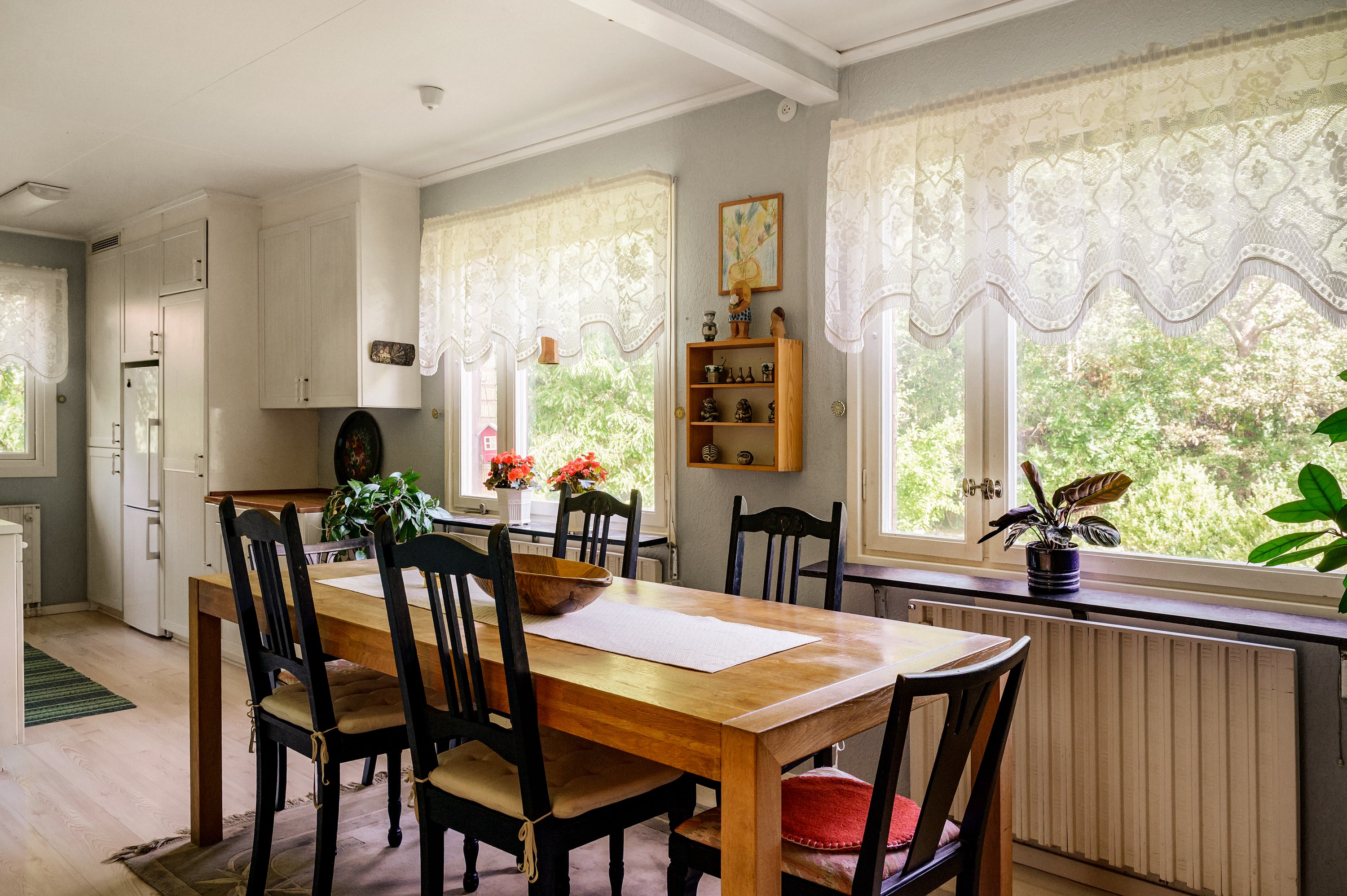 Matplats i anslutning till köket