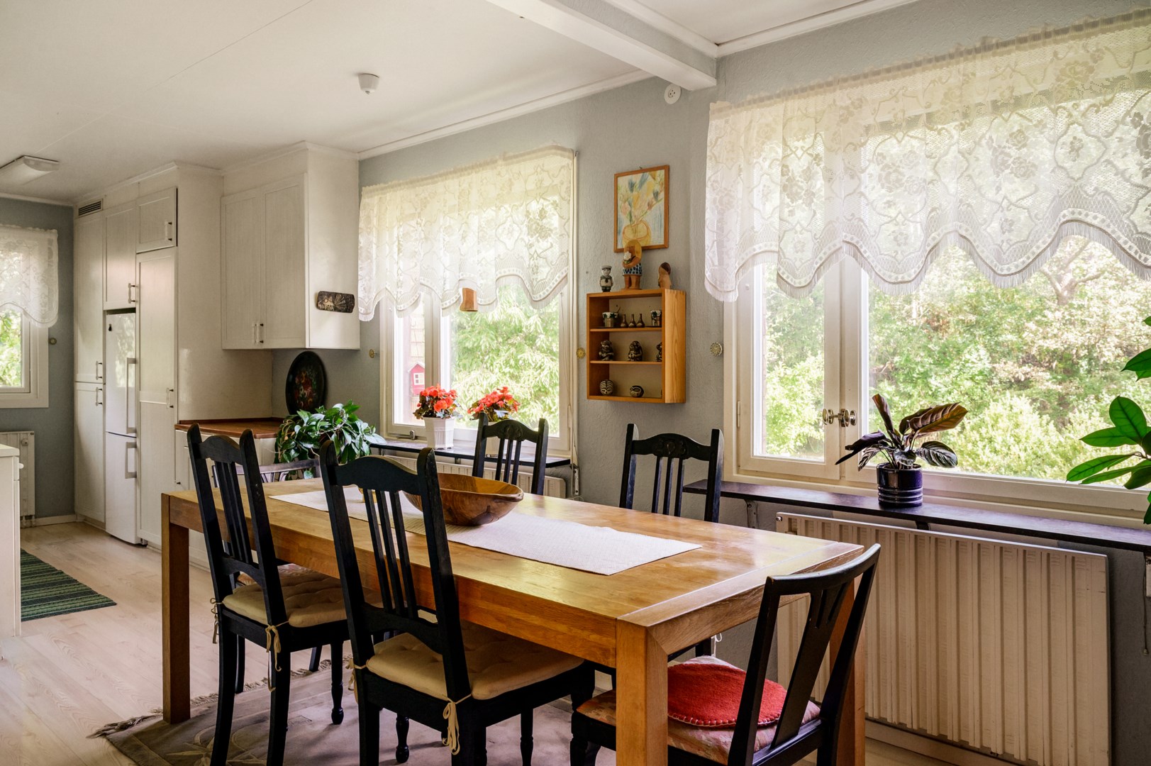 Matplats i anslutning till köket