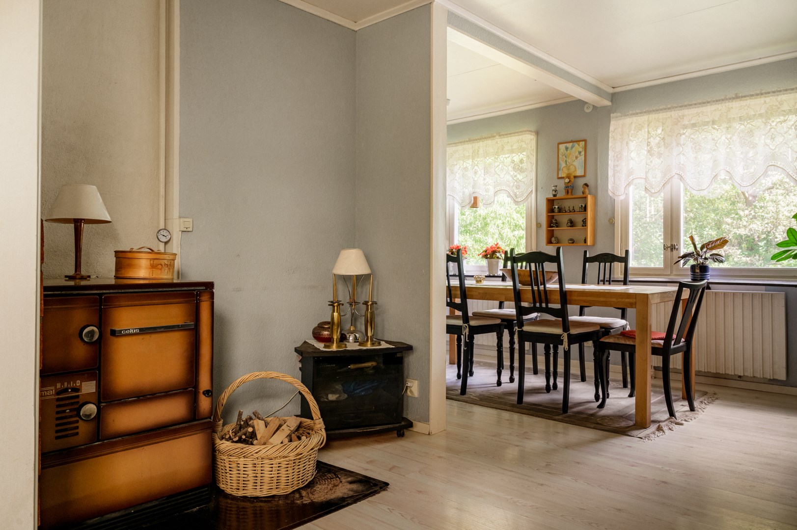 Del av matsal/allrum man med enkelhet kan göra om till extra sovrum