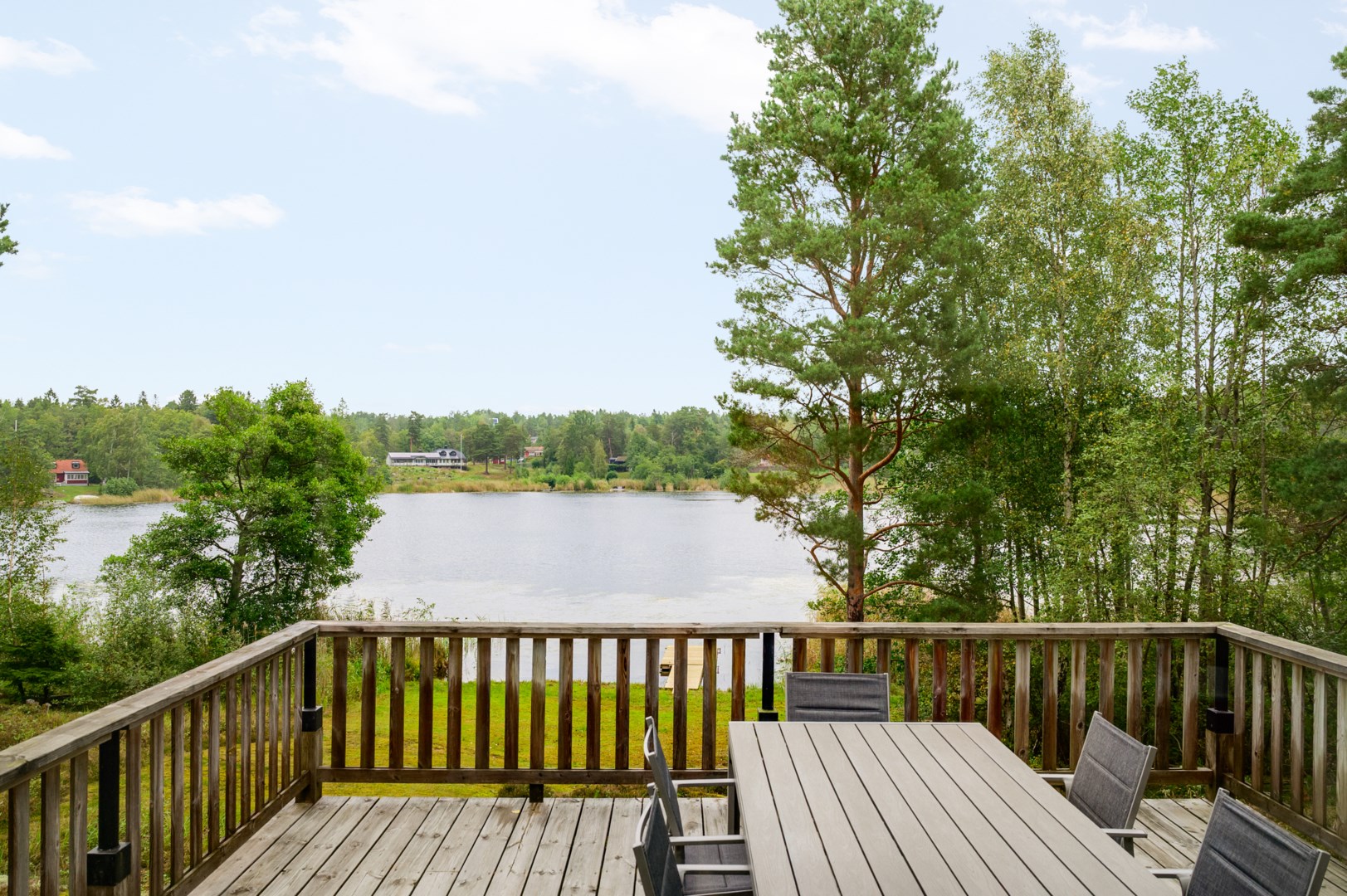 Altan med svårslagen utsikt över Bränneriträsket.