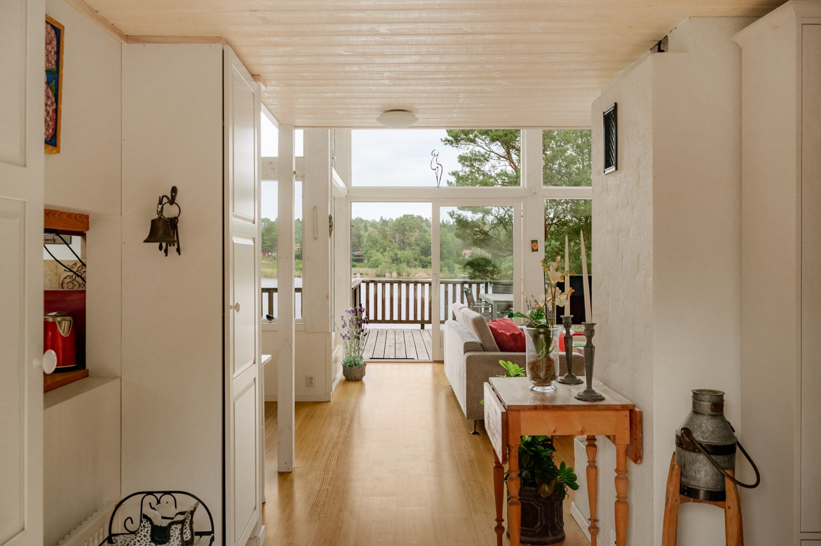 Hall i anslutning till sovrum & badrum.