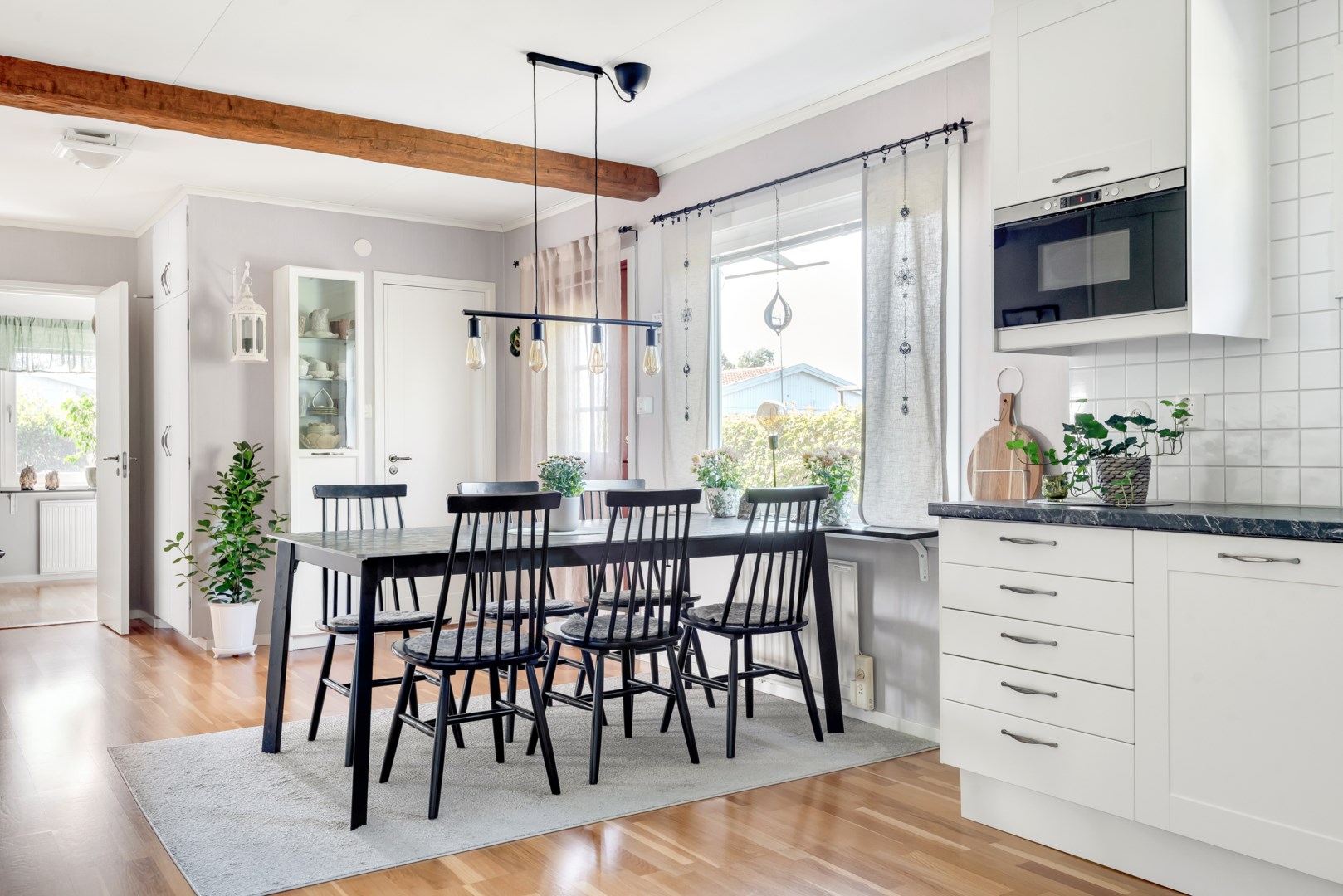 Bostadsbild från Bellisvägen 8, Såld i Lövstalöt, Uppsala