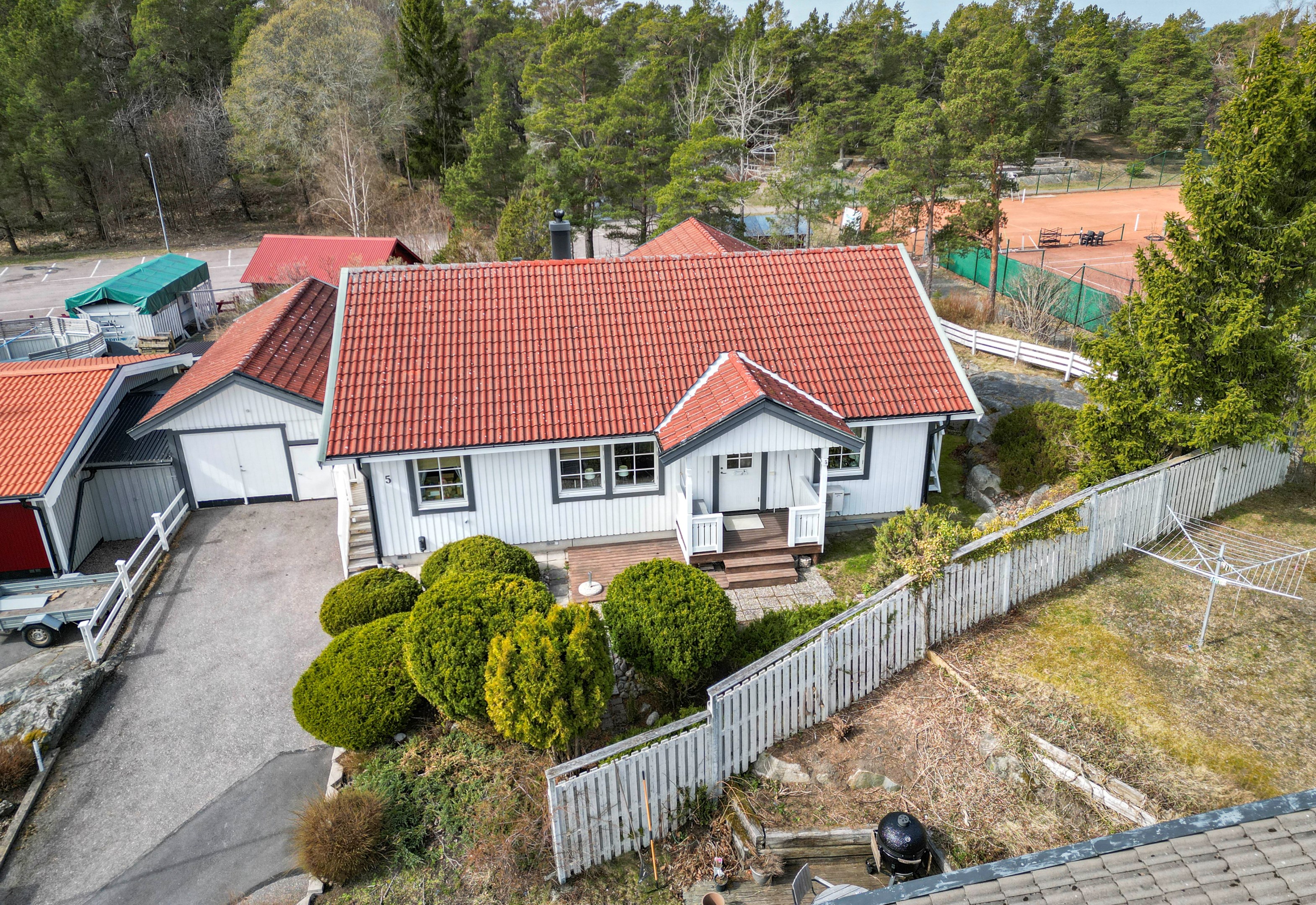 Bostadsbild från Snöbärvägen 5, Till salu i Öregrund, Östhammar