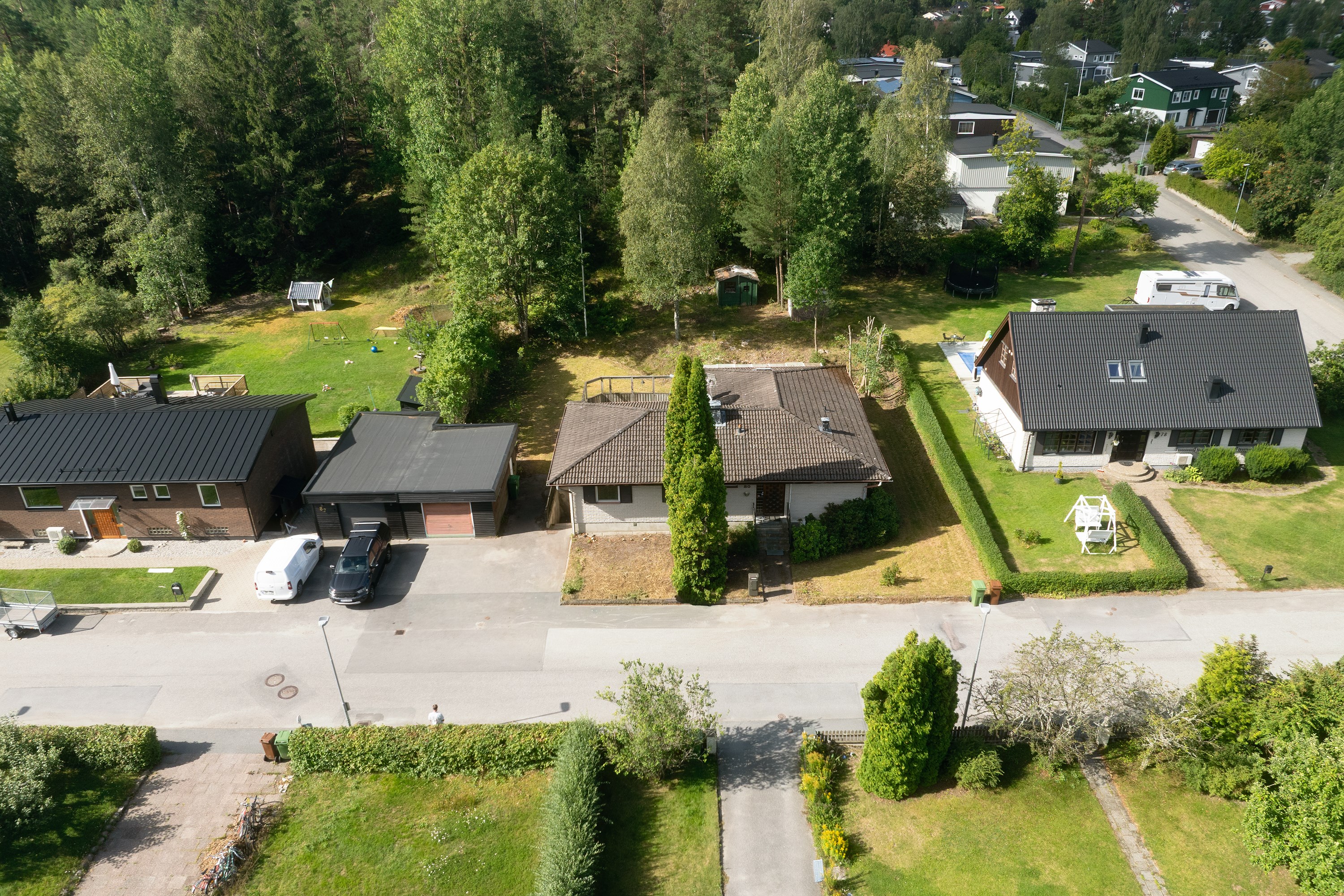 Bostadsbild från Plåtslagarvägen 80, Såld i Tullinge Skog, Botkyrka