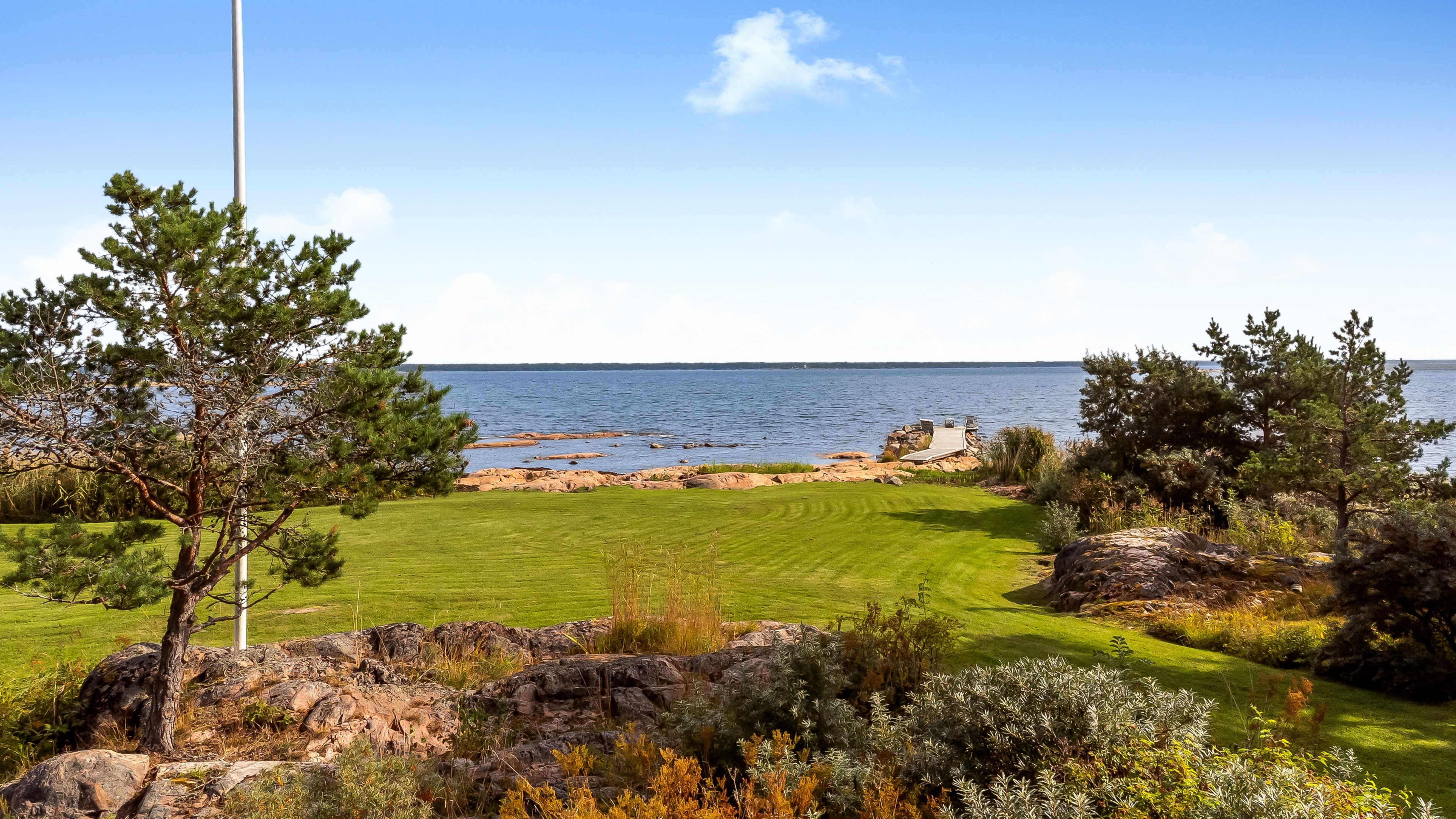 Bostadsbild från Strandvägen 16, Såld i Stenskär, Östhammar