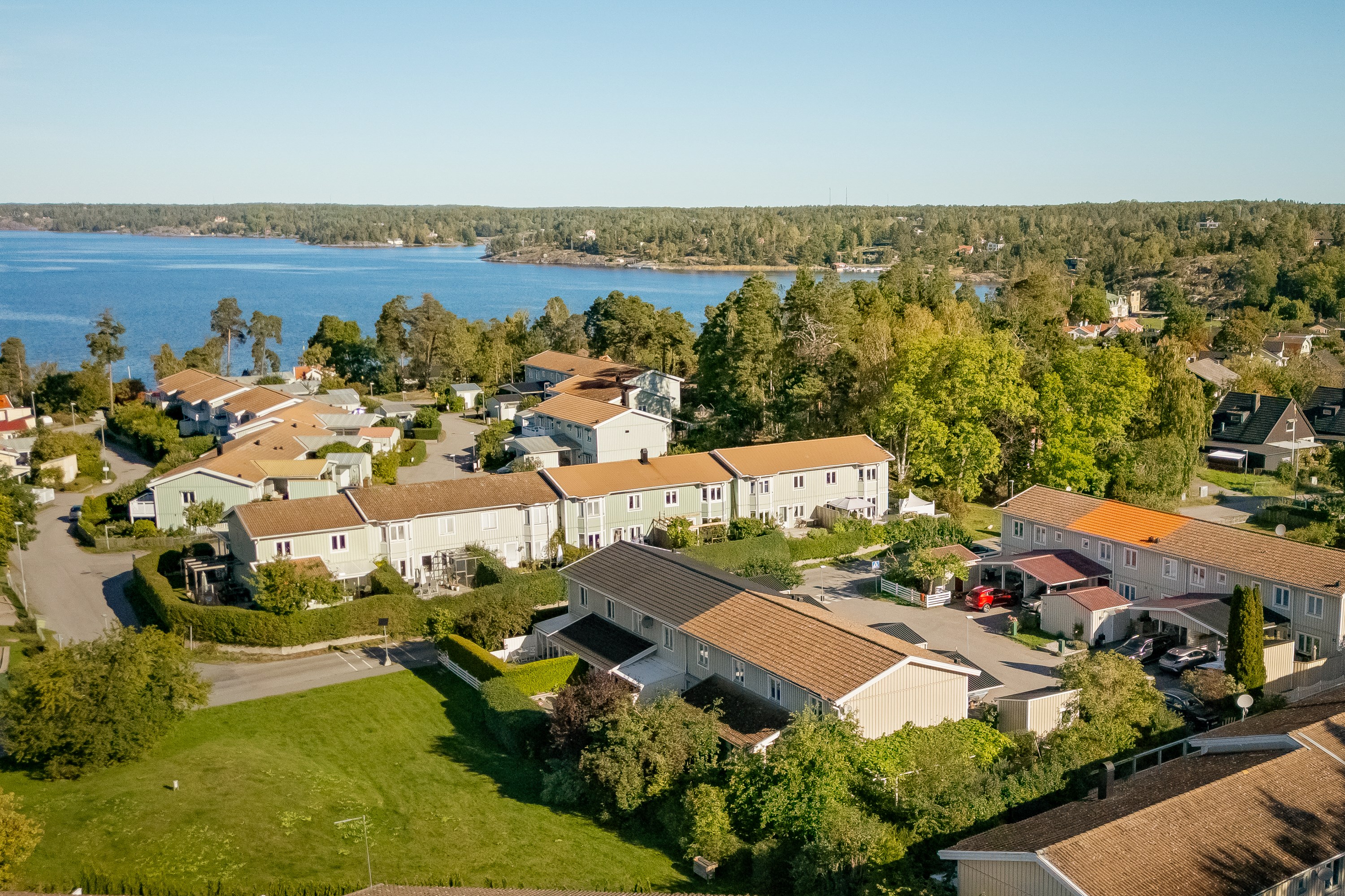 Gavelradhus i barnvänliga kvarter med promenadavstånd till bad vid Torsbyfjärden, förskola & skolor!