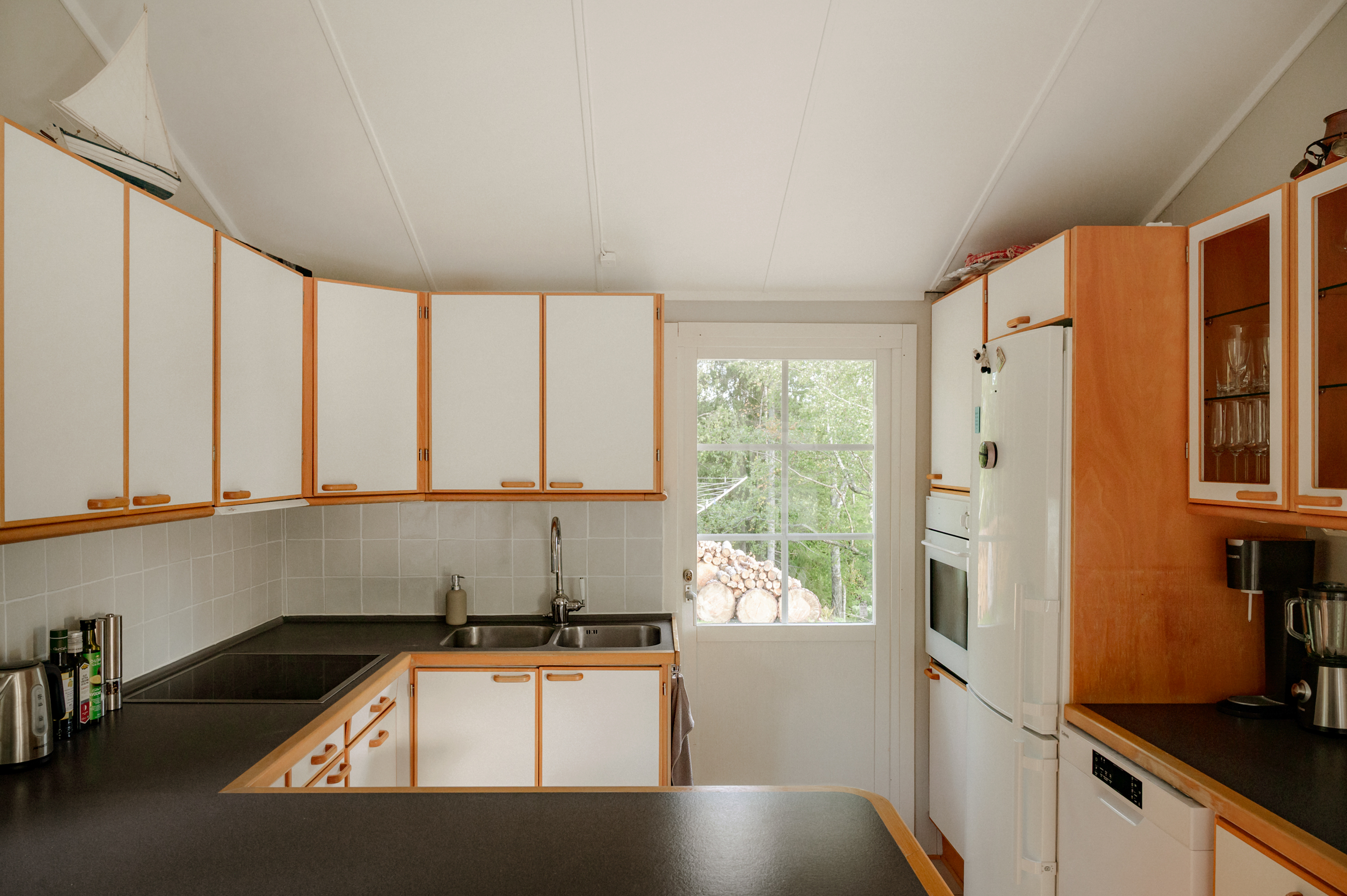 Direktaccess till frukostaltan och trädgård.