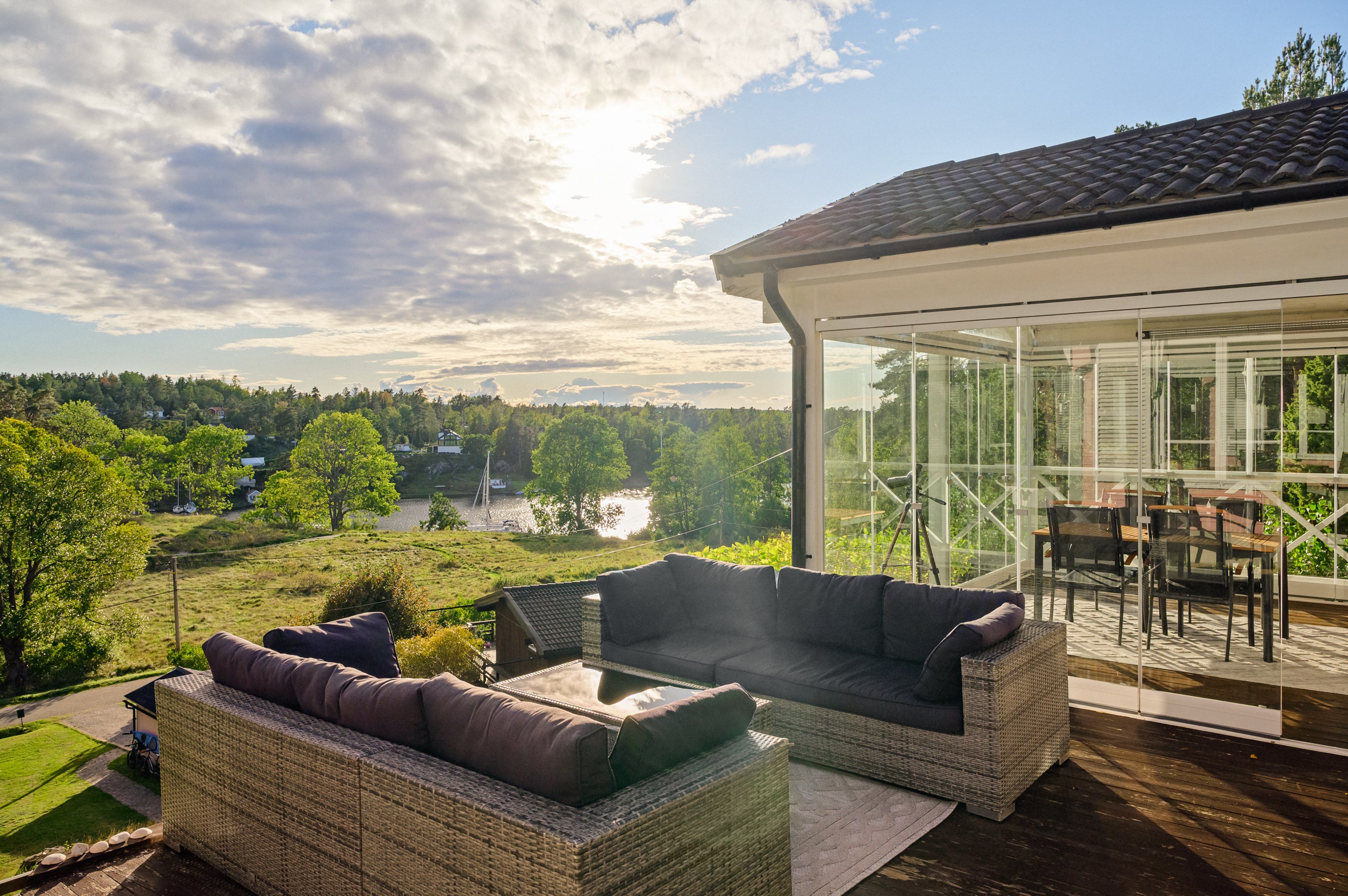 Detaljplan med generös byggrätt - fastigheten är ansluten till kommunalt VA & fiber.