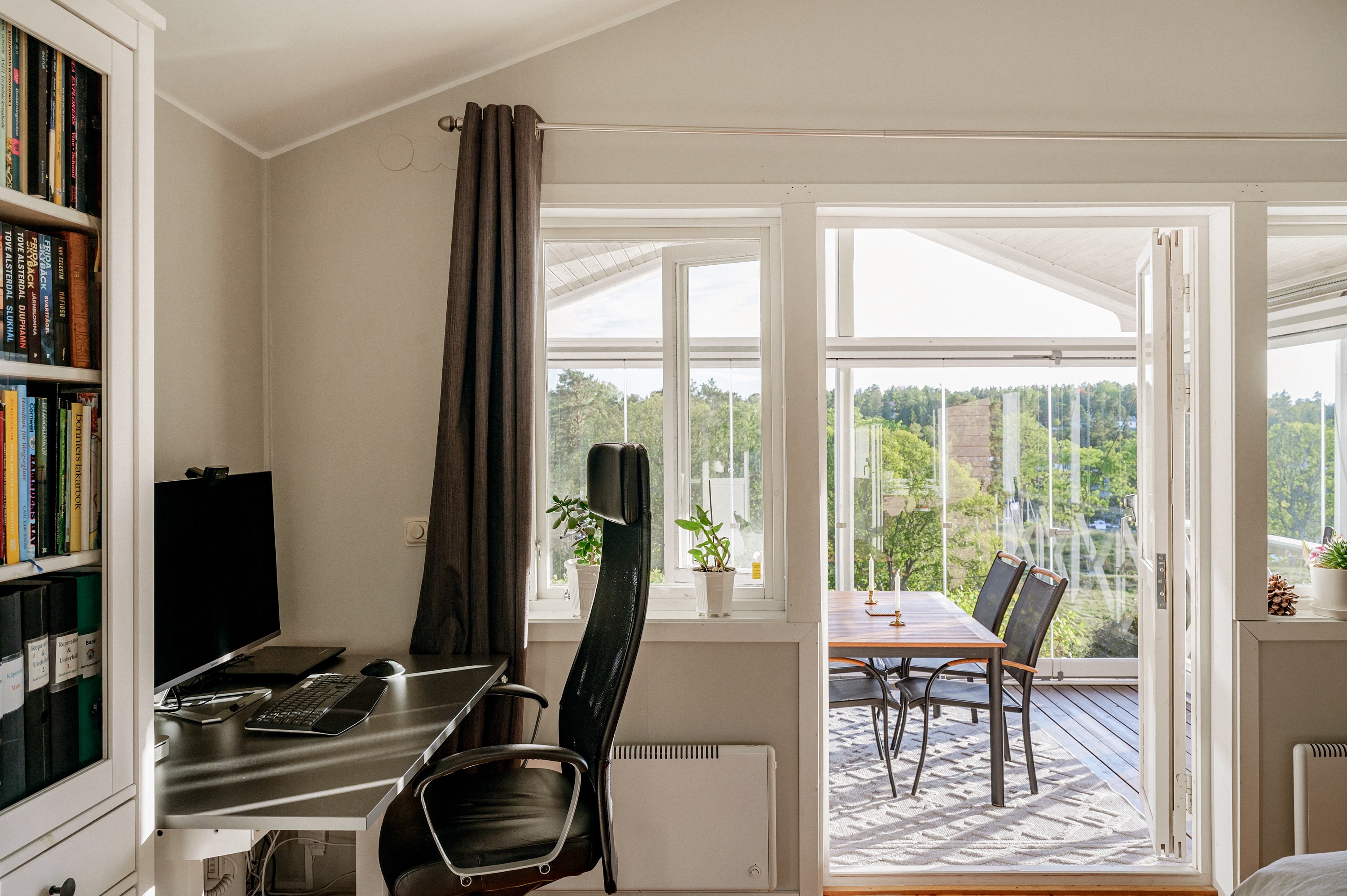 Föräldrasovrummet öppnar upp mot uterummet.